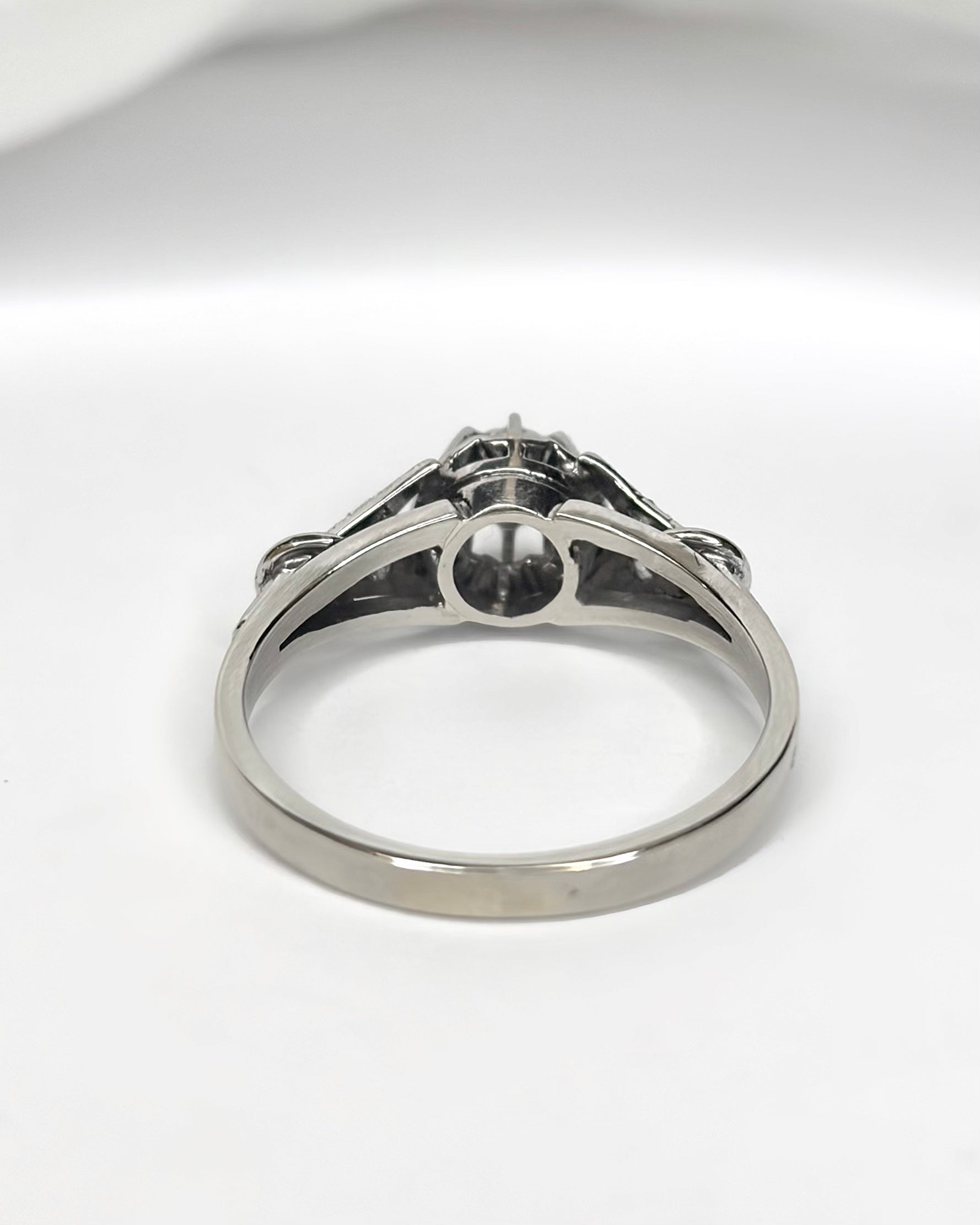 18-Carat White Gold Diamond Solitaire Ring "Mélisande"