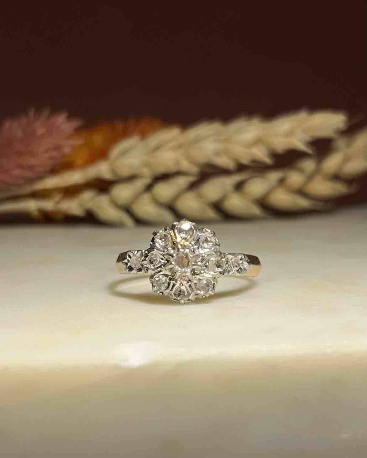 Anillo Art Déco con margaritas de diamantes "Isabelle"
