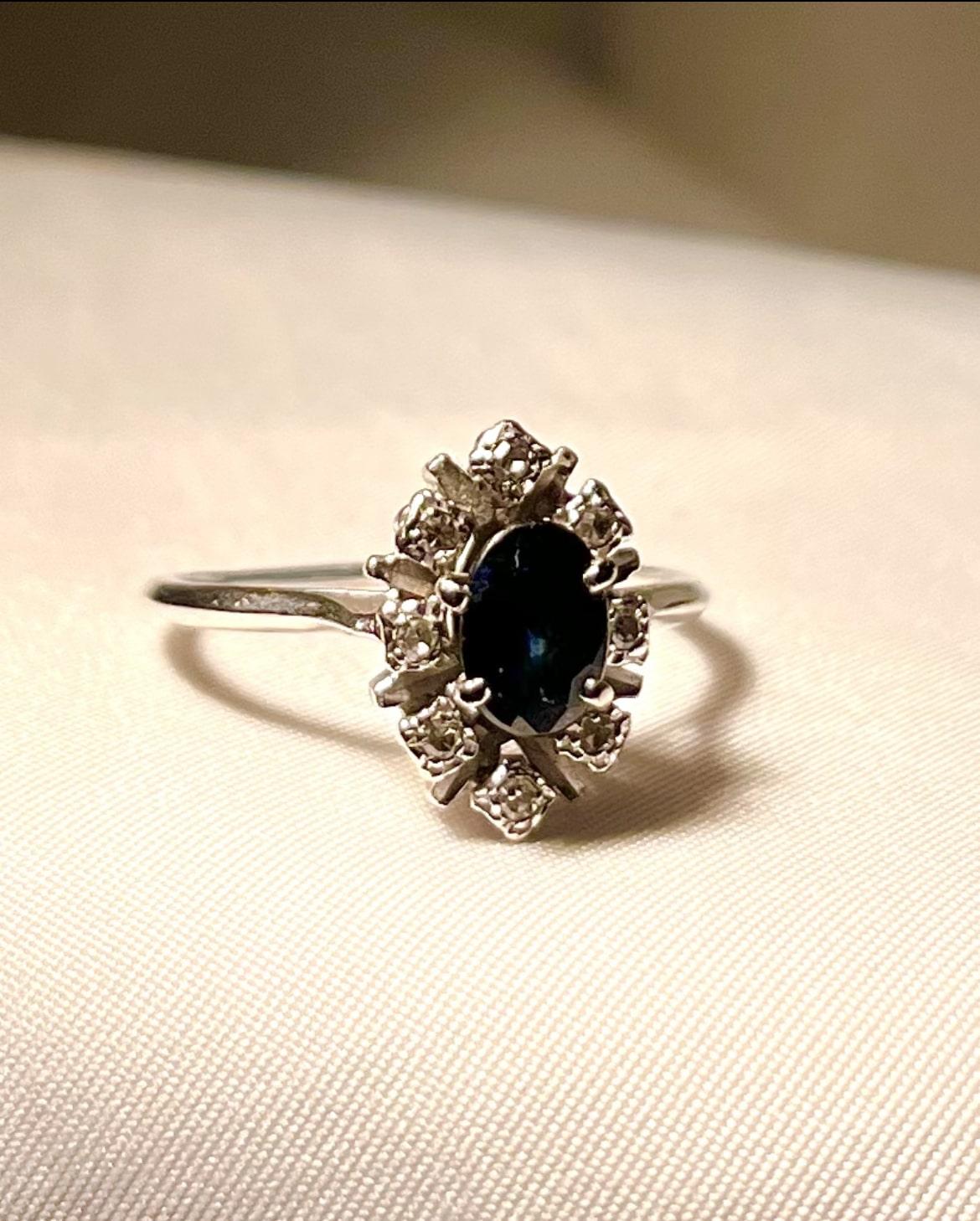 Anillo "Lylia" con margaritas de zafiro y diamantes