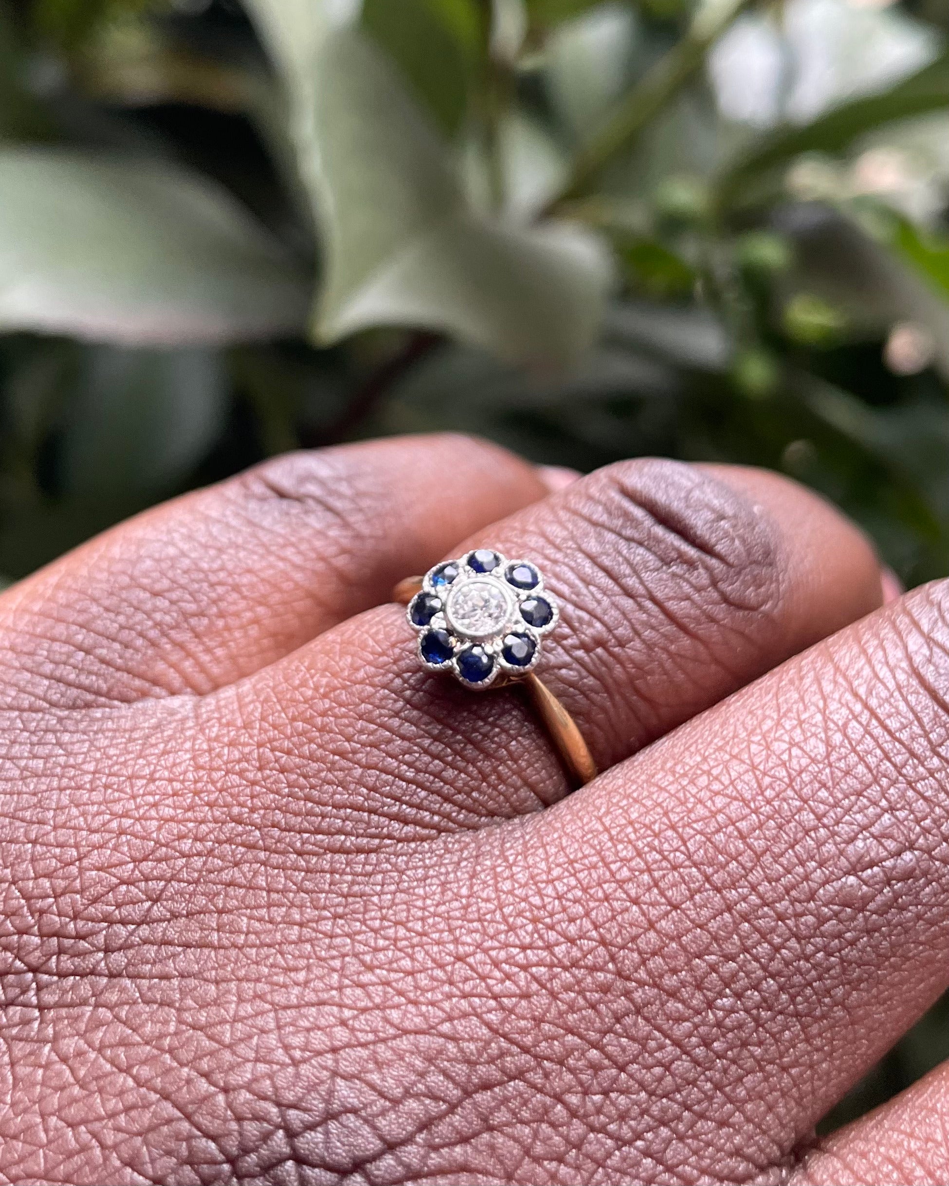 Anillo de margaritas de zafiro y diamantes “Xénia”