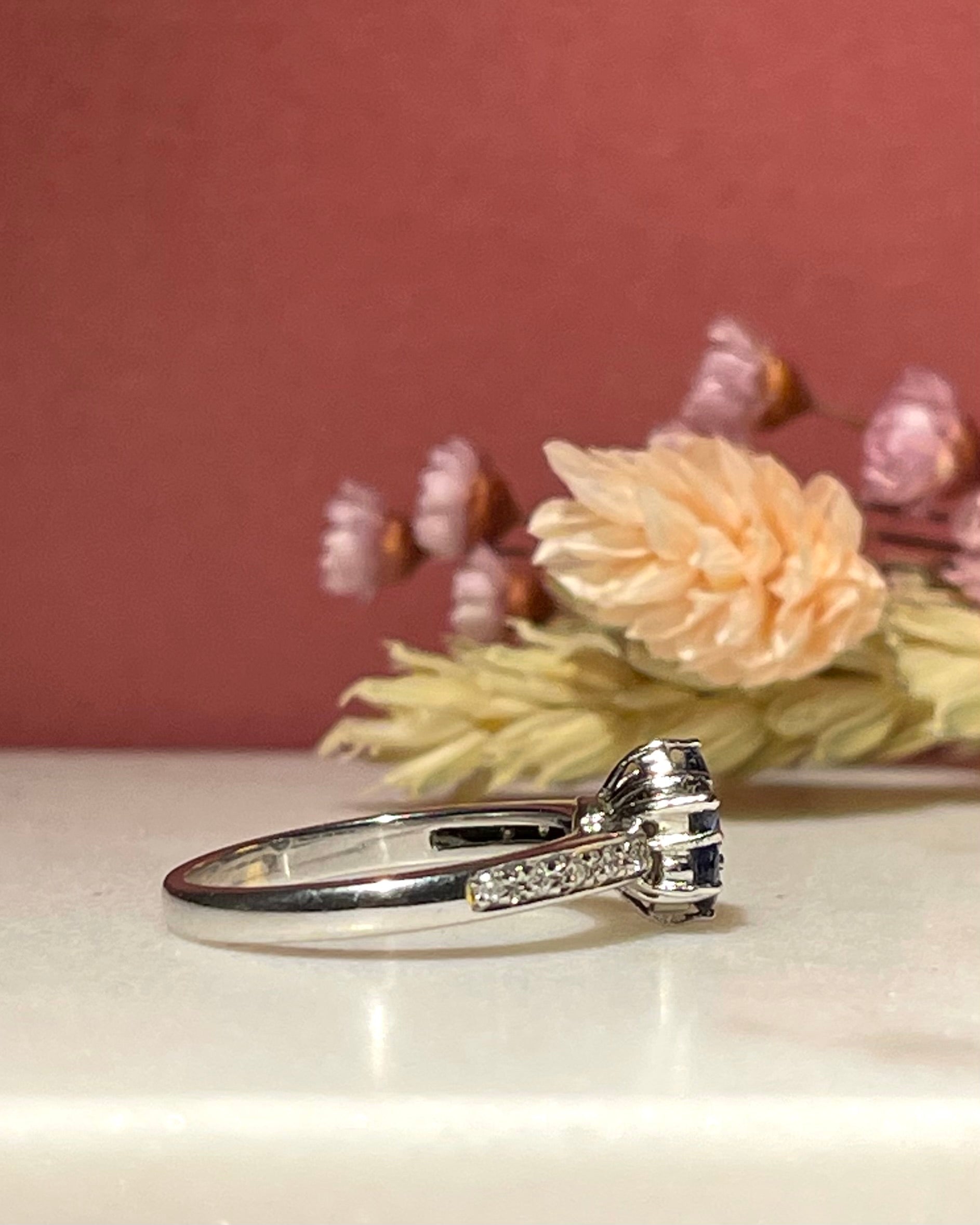Bague Marguerite Saphirs 0.70 carat & Diamants "Kaya"