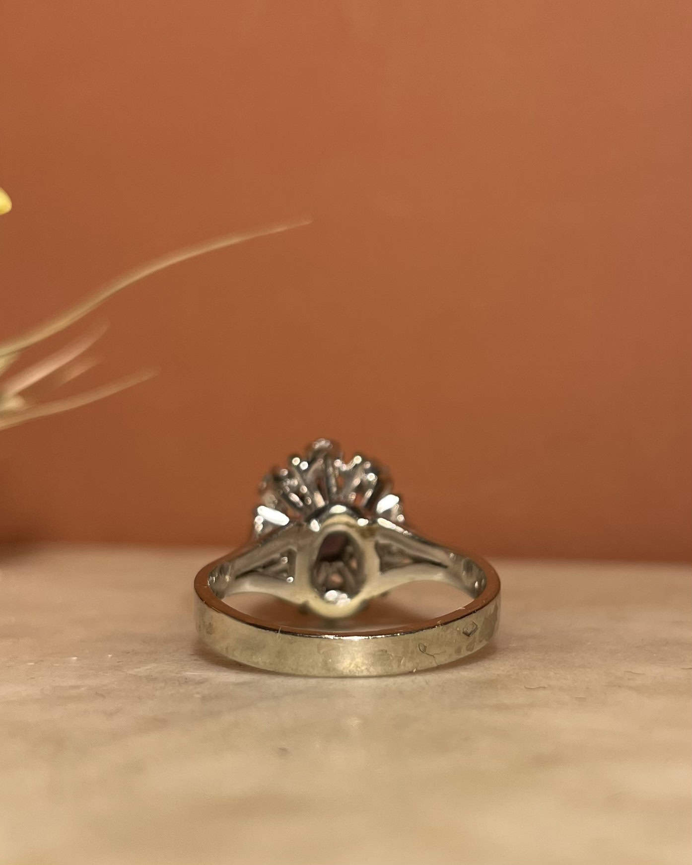 Anillo "Esaï" con margaritas de zafiro y diamantes de 0,60 quilates
