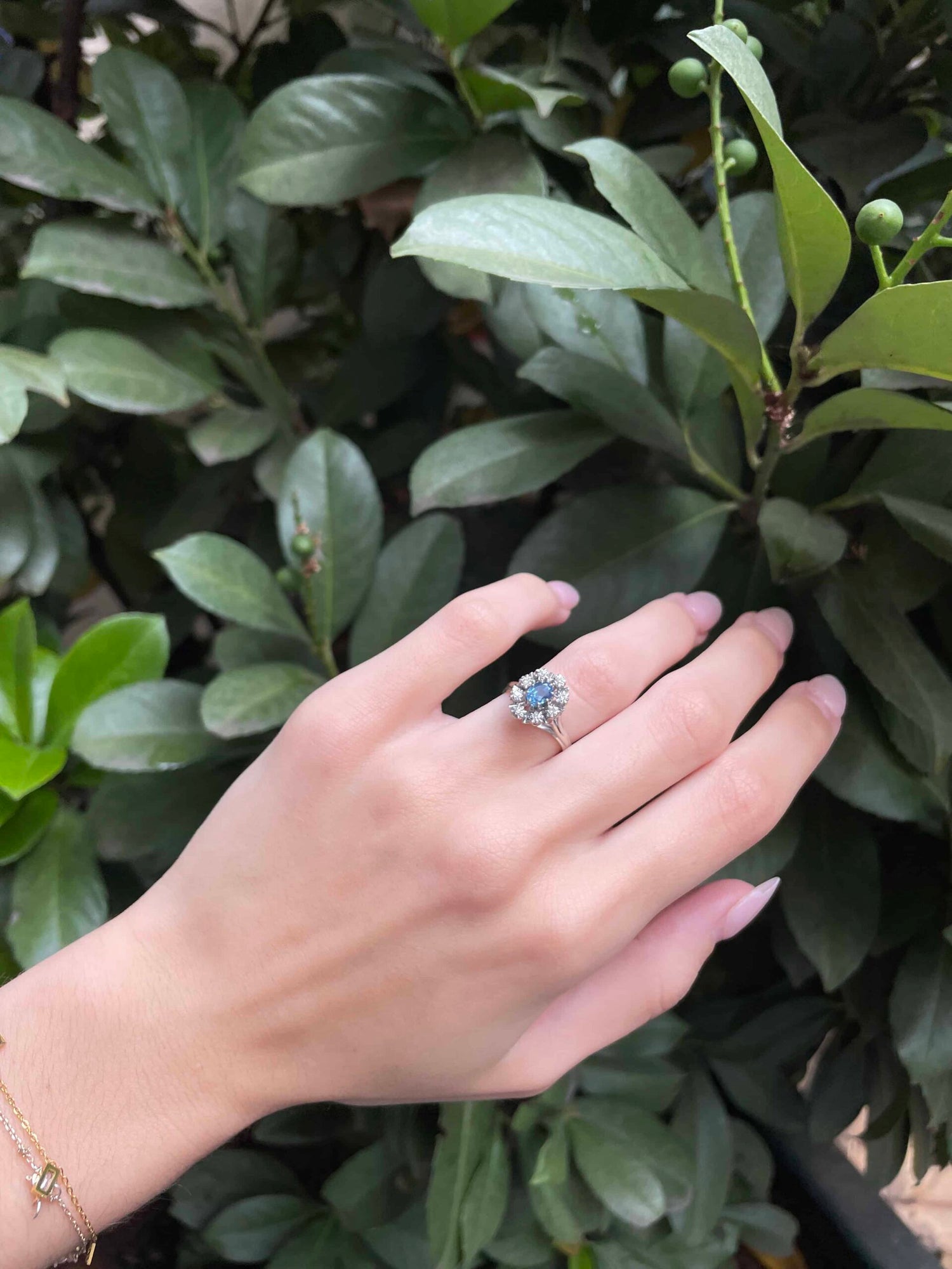 Anillo "Esaï" con margaritas de zafiro y diamantes de 0,60 quilates