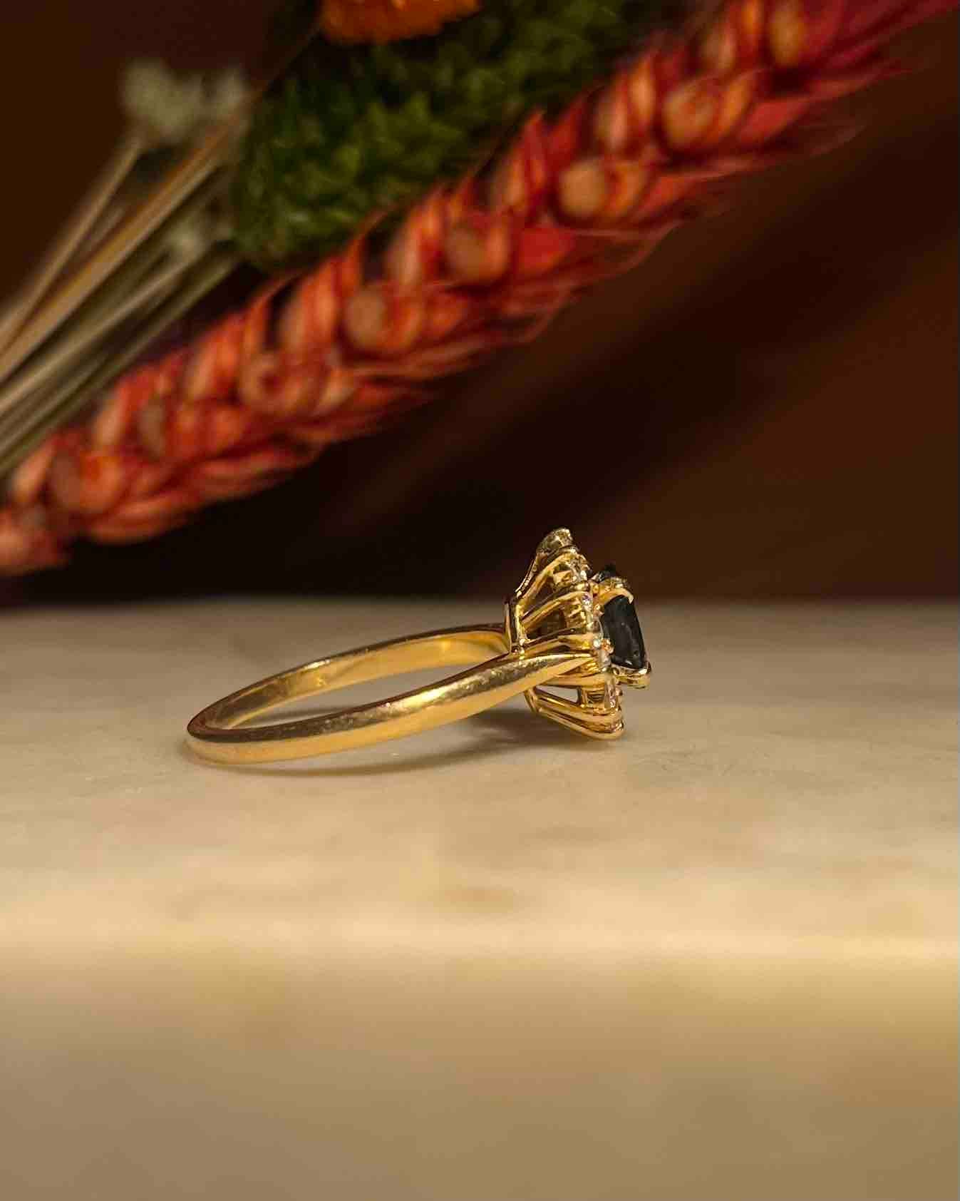 1 carat sapphire & diamond daisy ring "Ysalis"
