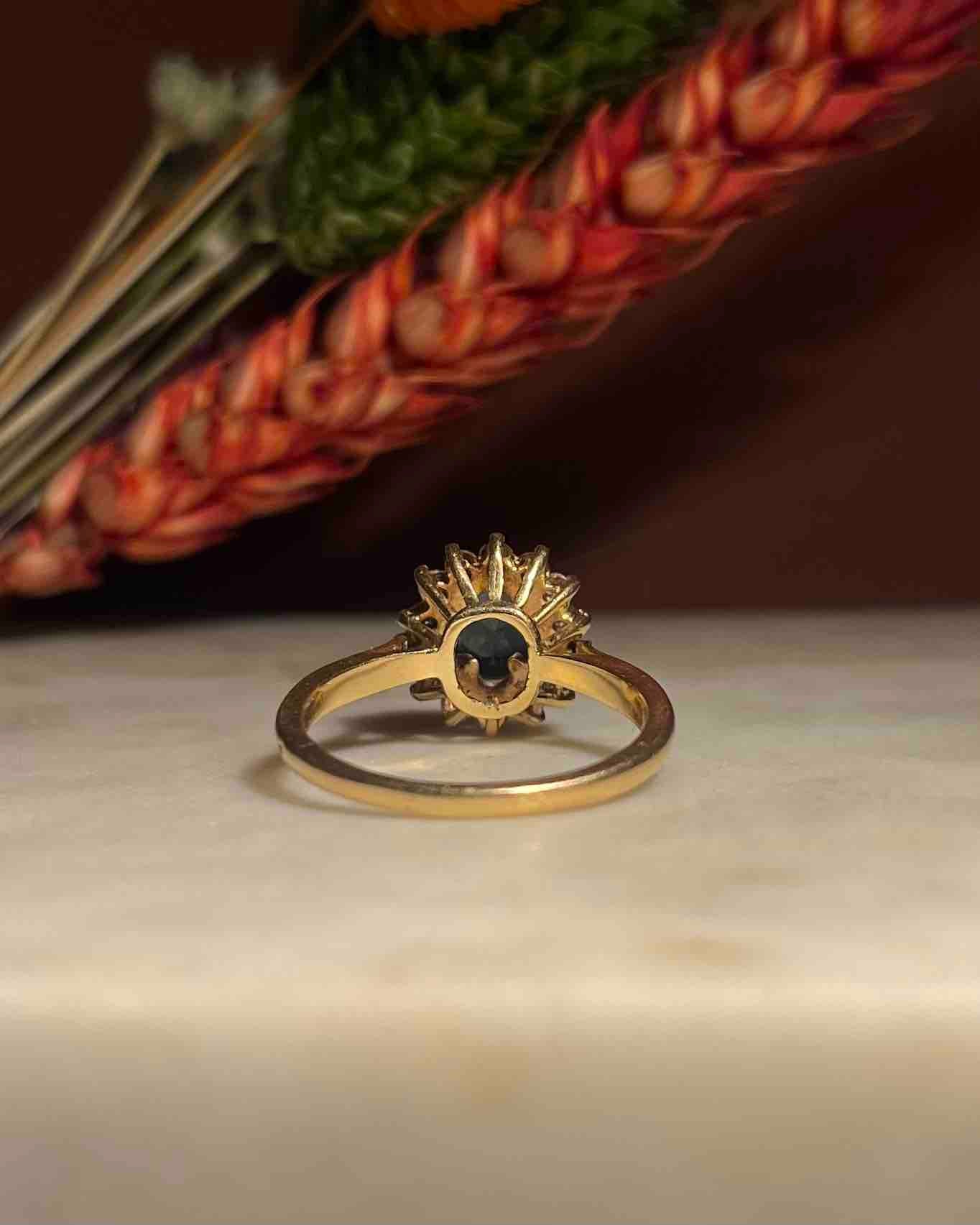 1 carat sapphire & diamond daisy ring "Ysalis"