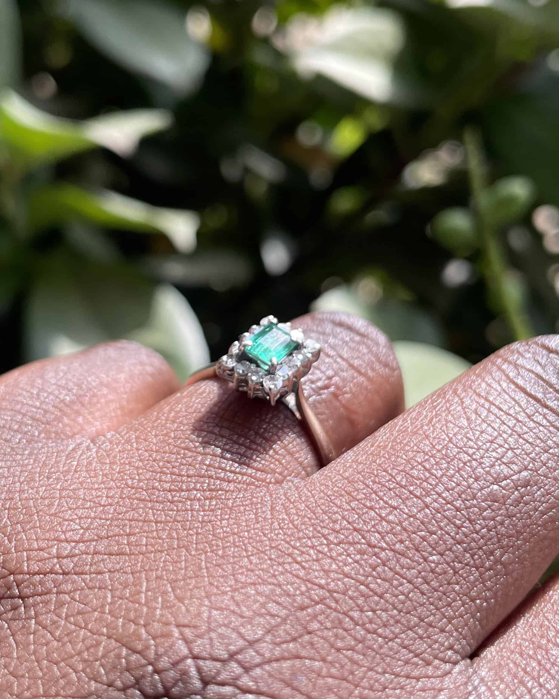Bague Marguerite Émeraude et 14 Diamants "Emrae"
