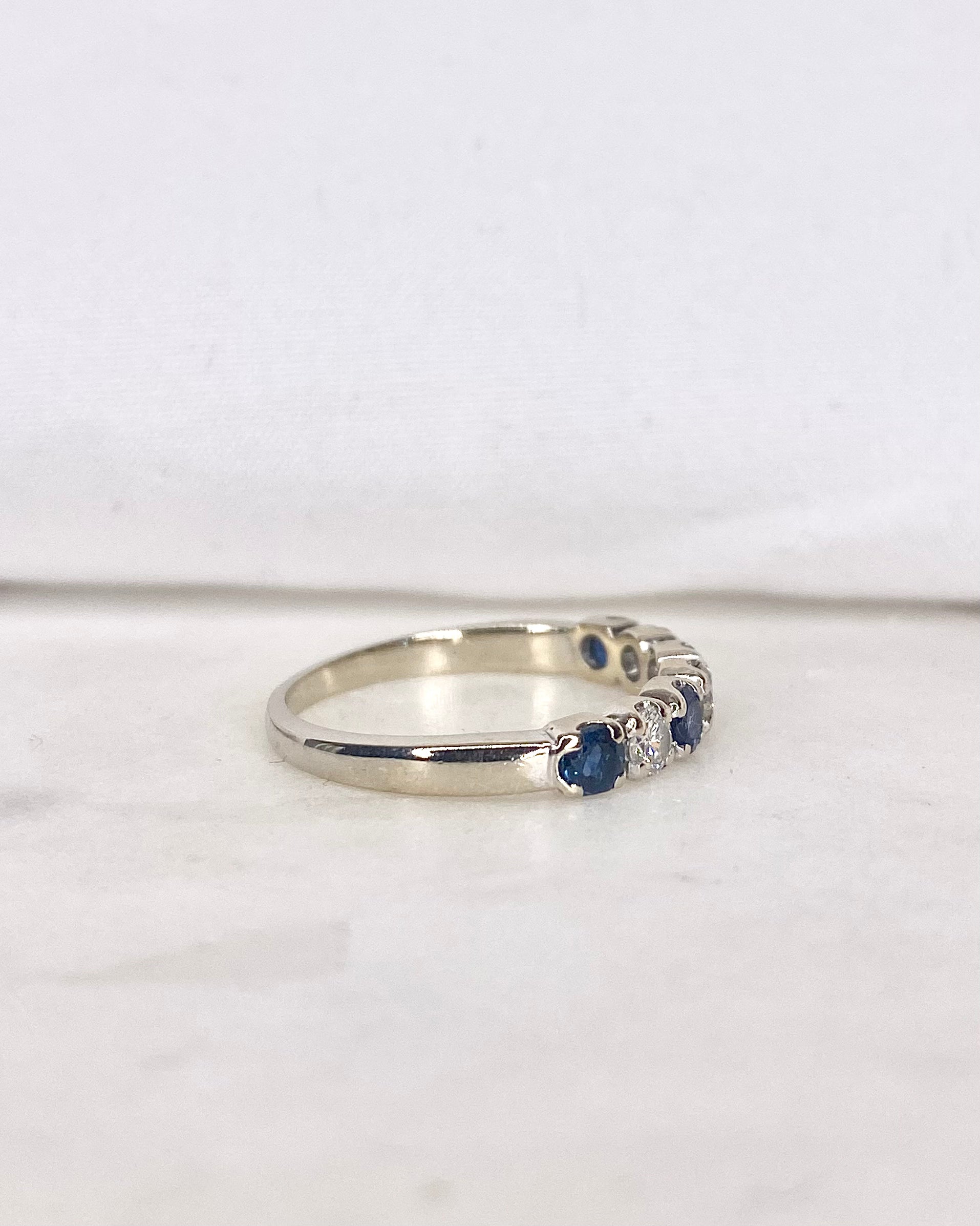 Bague Demi-Alliance Saphirs & Diamants "Olina"