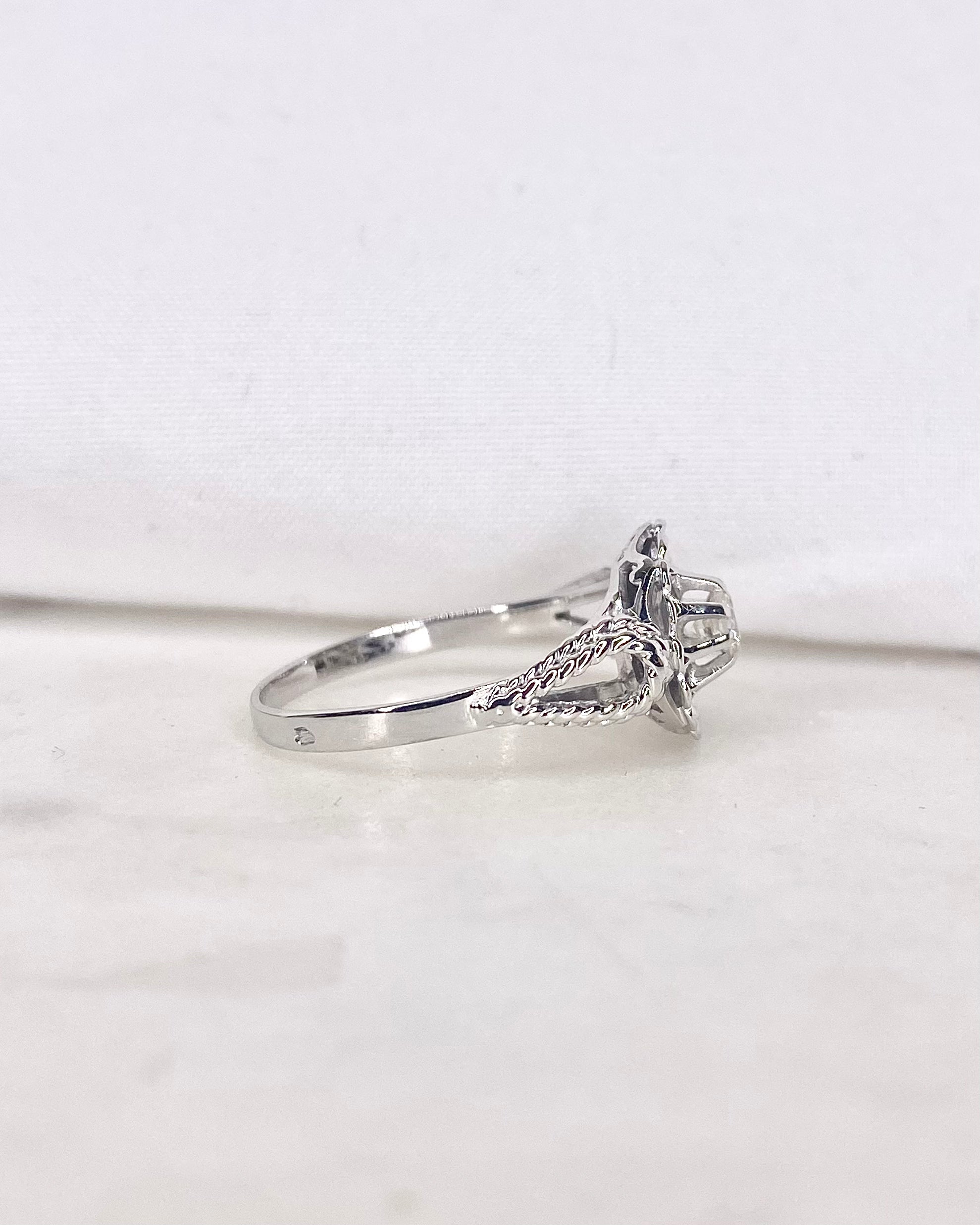 Bague Style Art-deco Solitaire Diamant "Rhea"