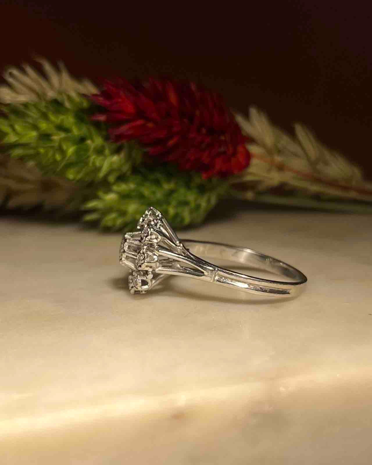 Anillo de margaritas con diamantes "Lali"