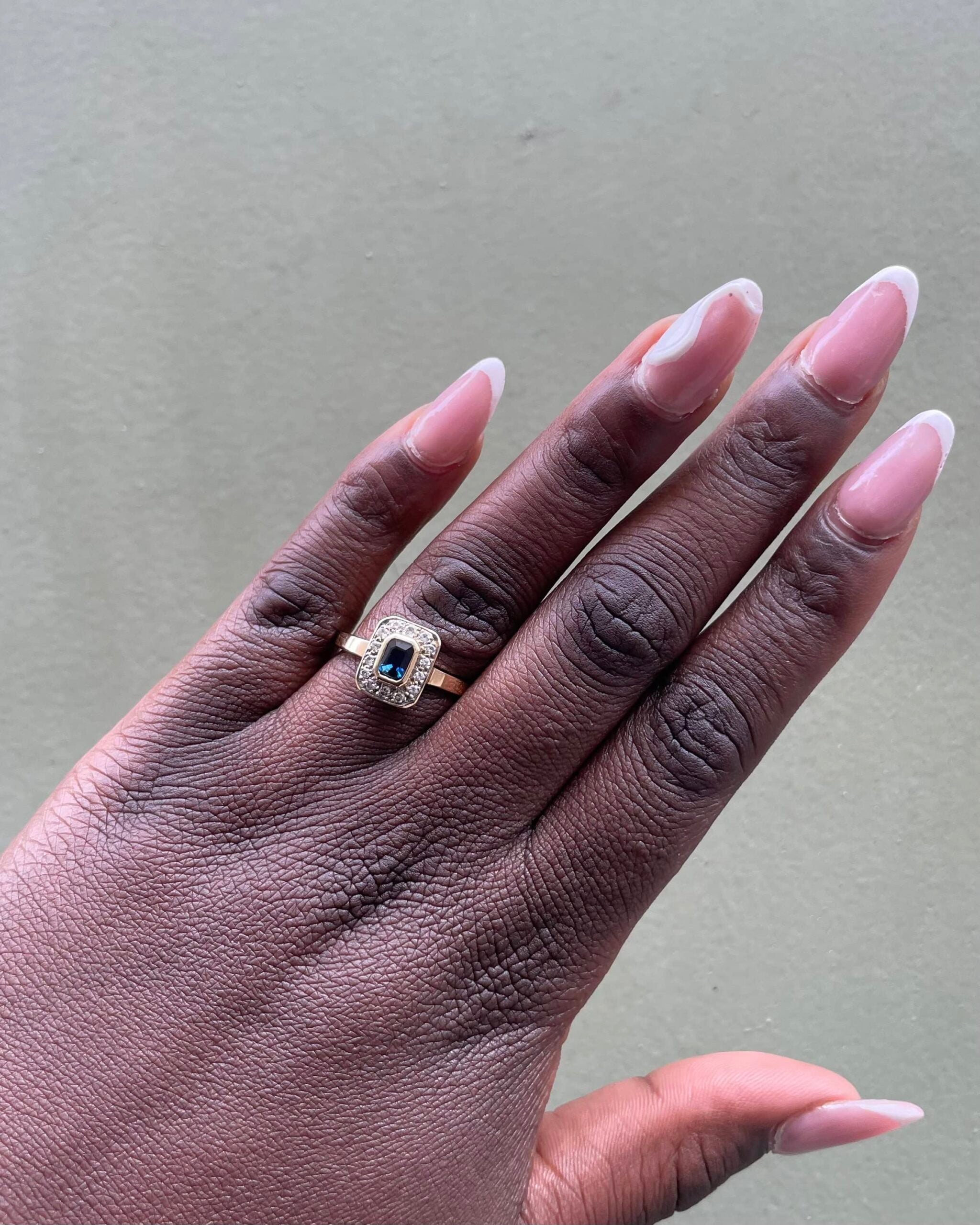 Bague Style Art-Déco Saphir et Diamants "Maébry"