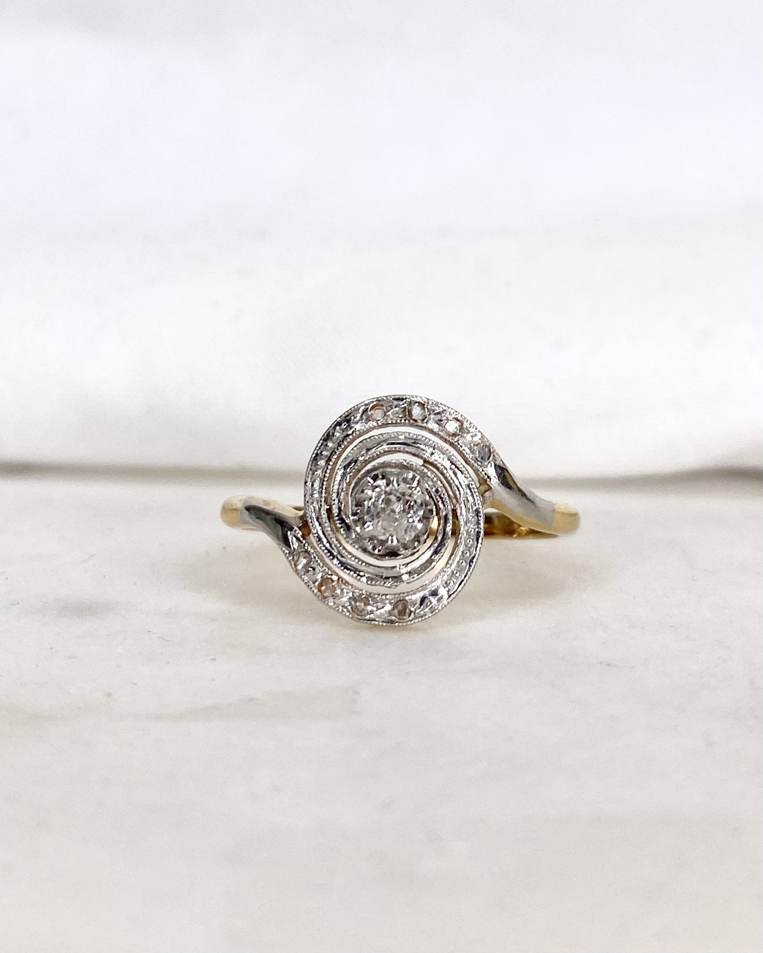 Bague Tourbillon Art-déco Diamants "Clémence"