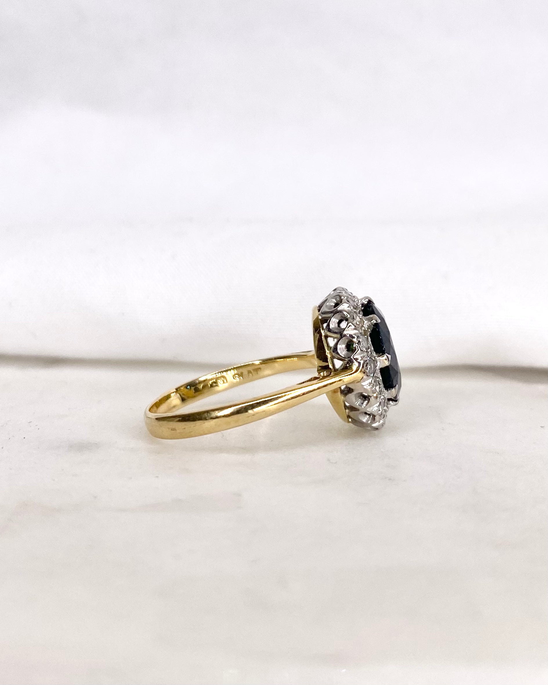 Bague Marguerite Saphir 3.20 carats & Diamants "Maia"
