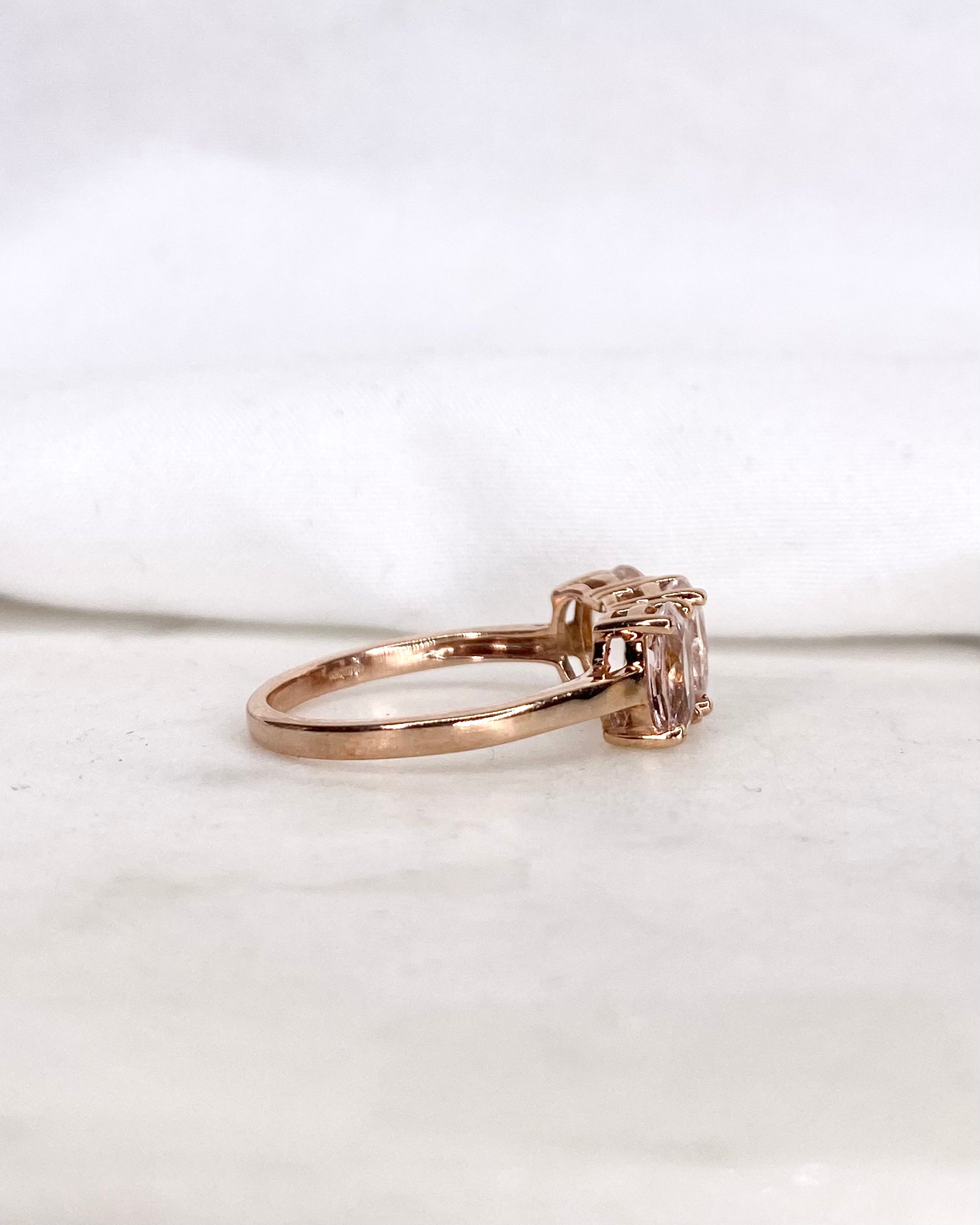 Anillo Trilogía Morganita 2.66 quilates "Olina"
