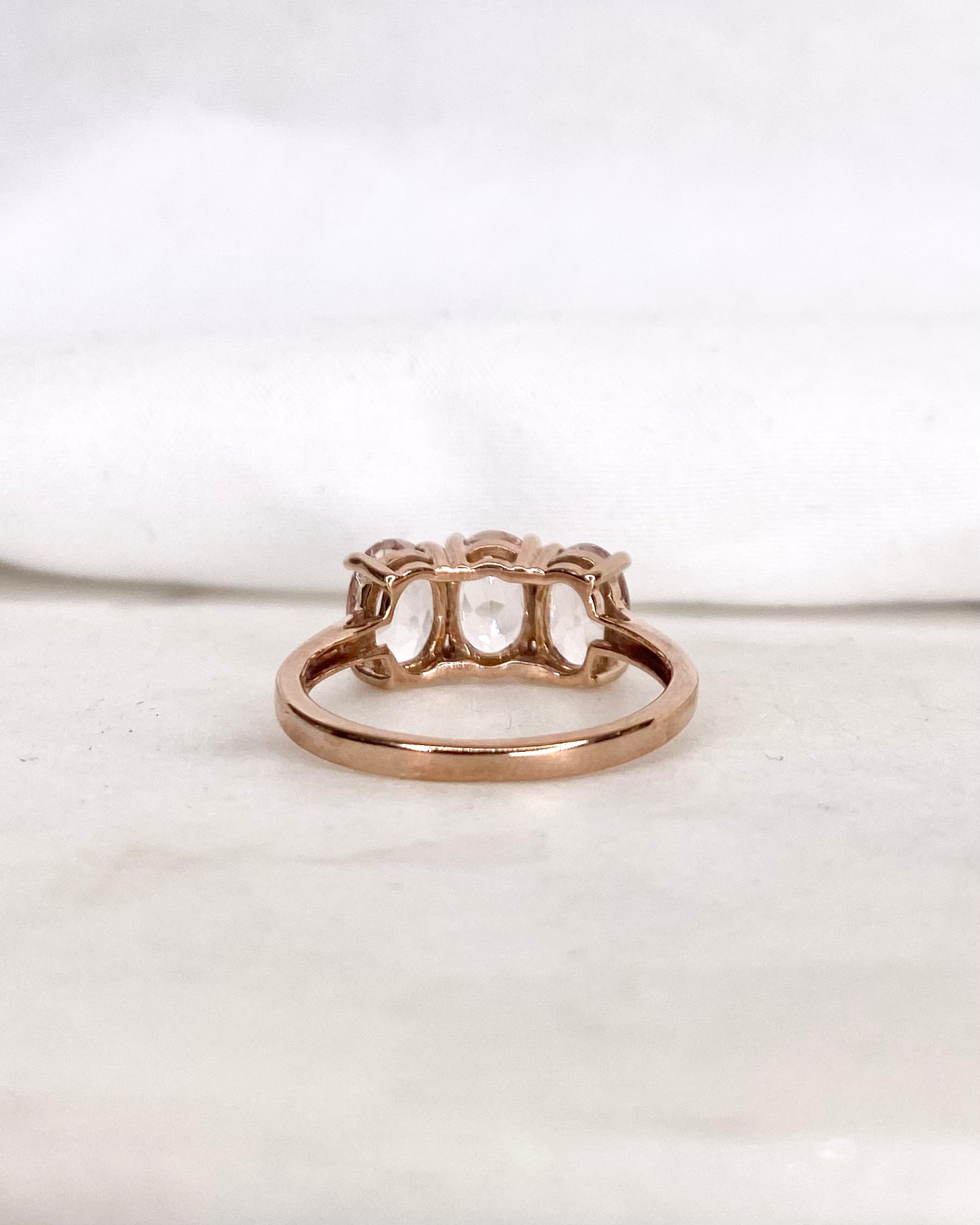 Anillo Trilogía Morganita 2.66 quilates "Olina"