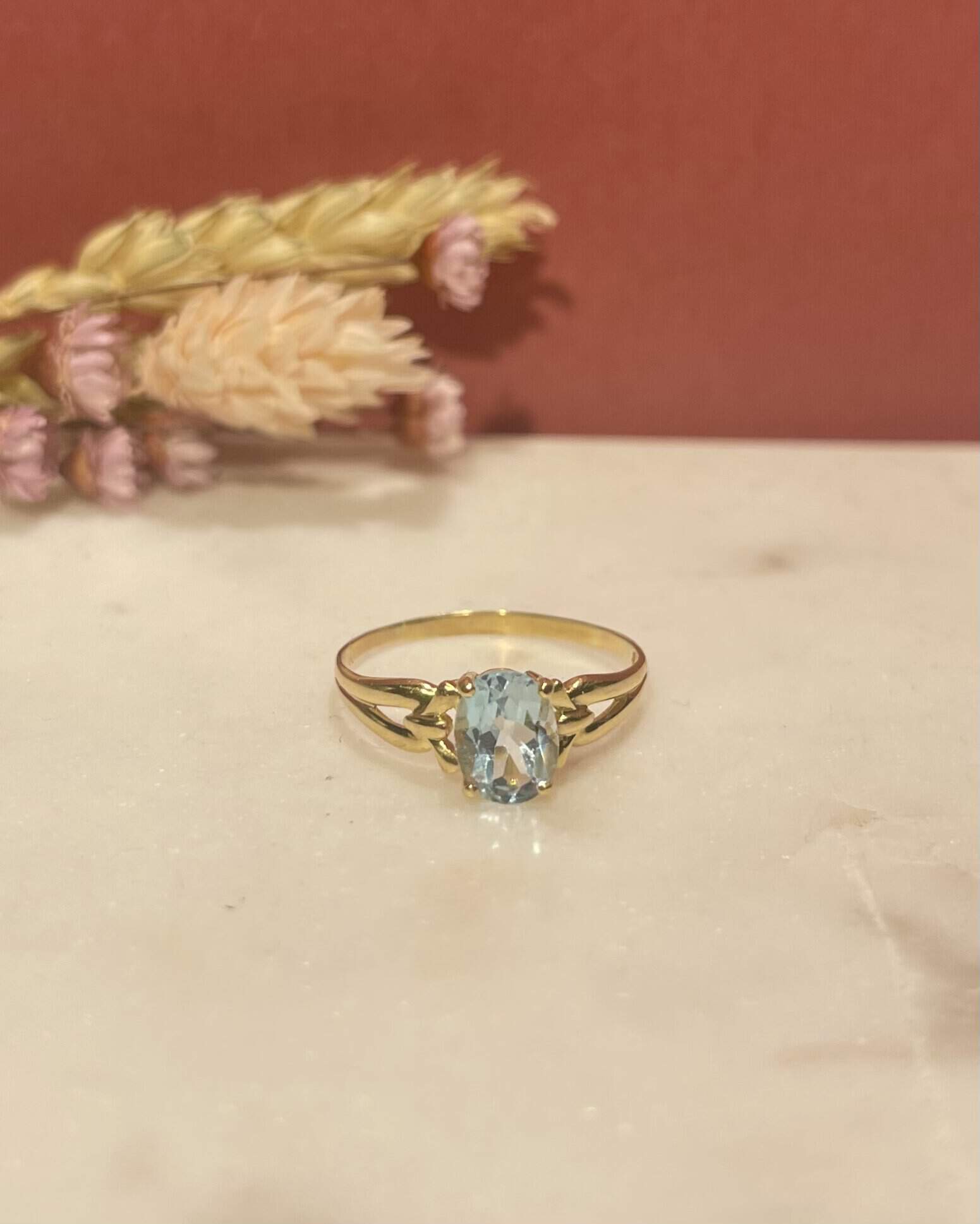 Anillo solitario de topacio "Romy" de 1,40 quilates