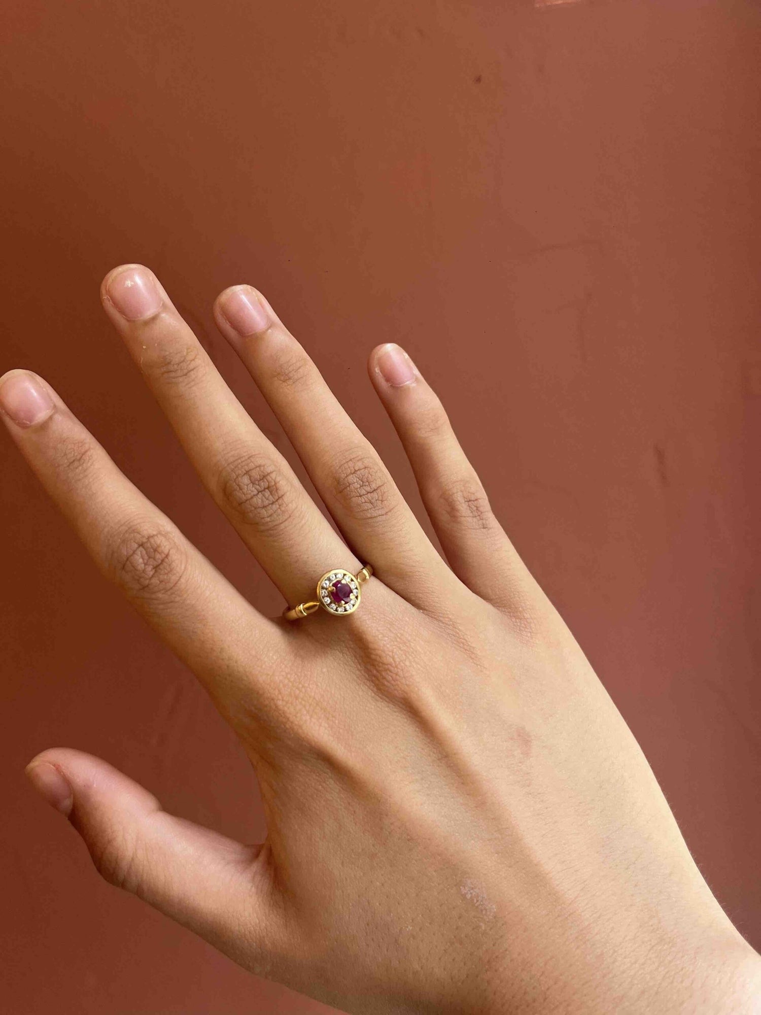 Anillo de rubí y diamantes estilo art déco "Lucy"