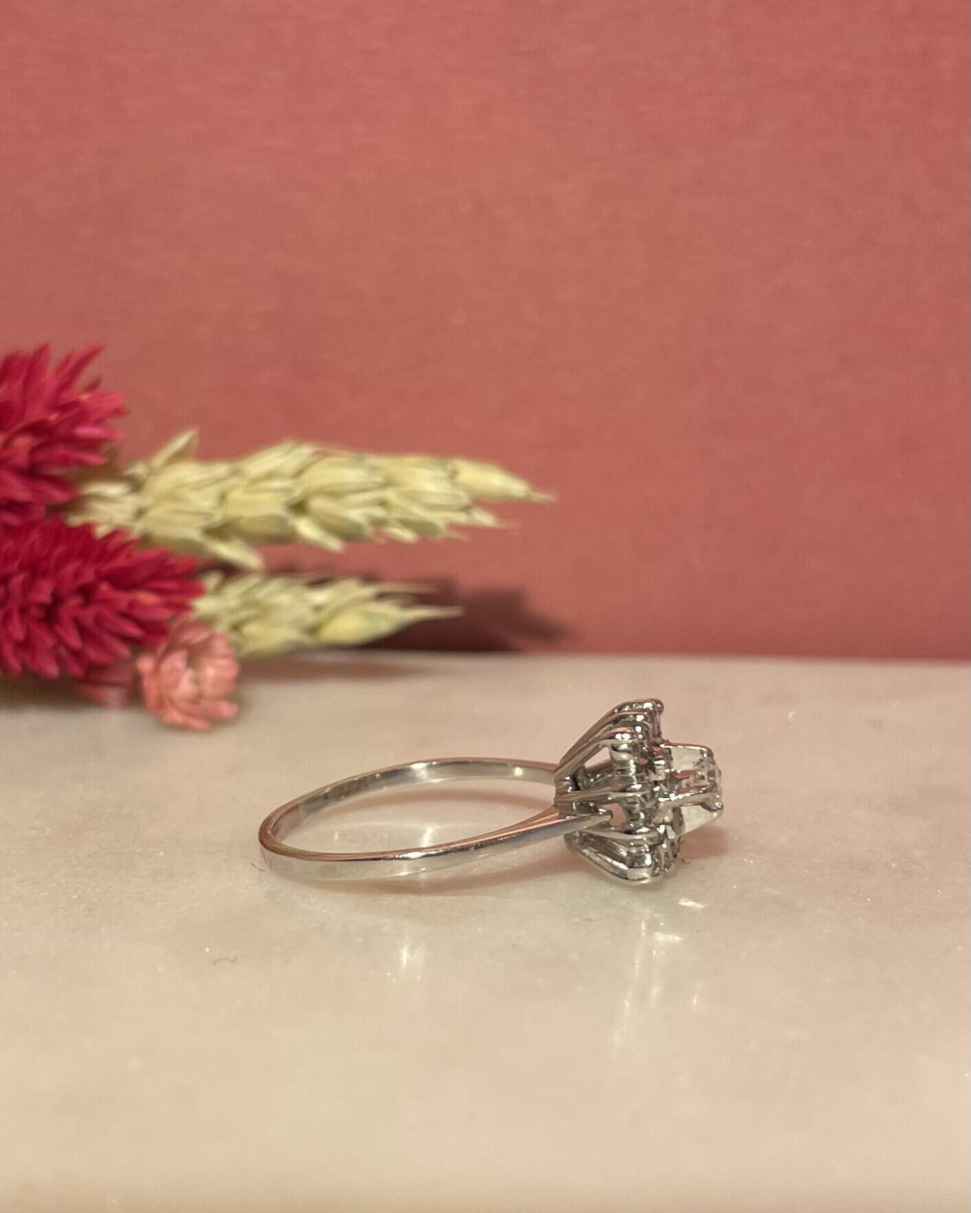 Anillo de margaritas con diamantes "Youmna"