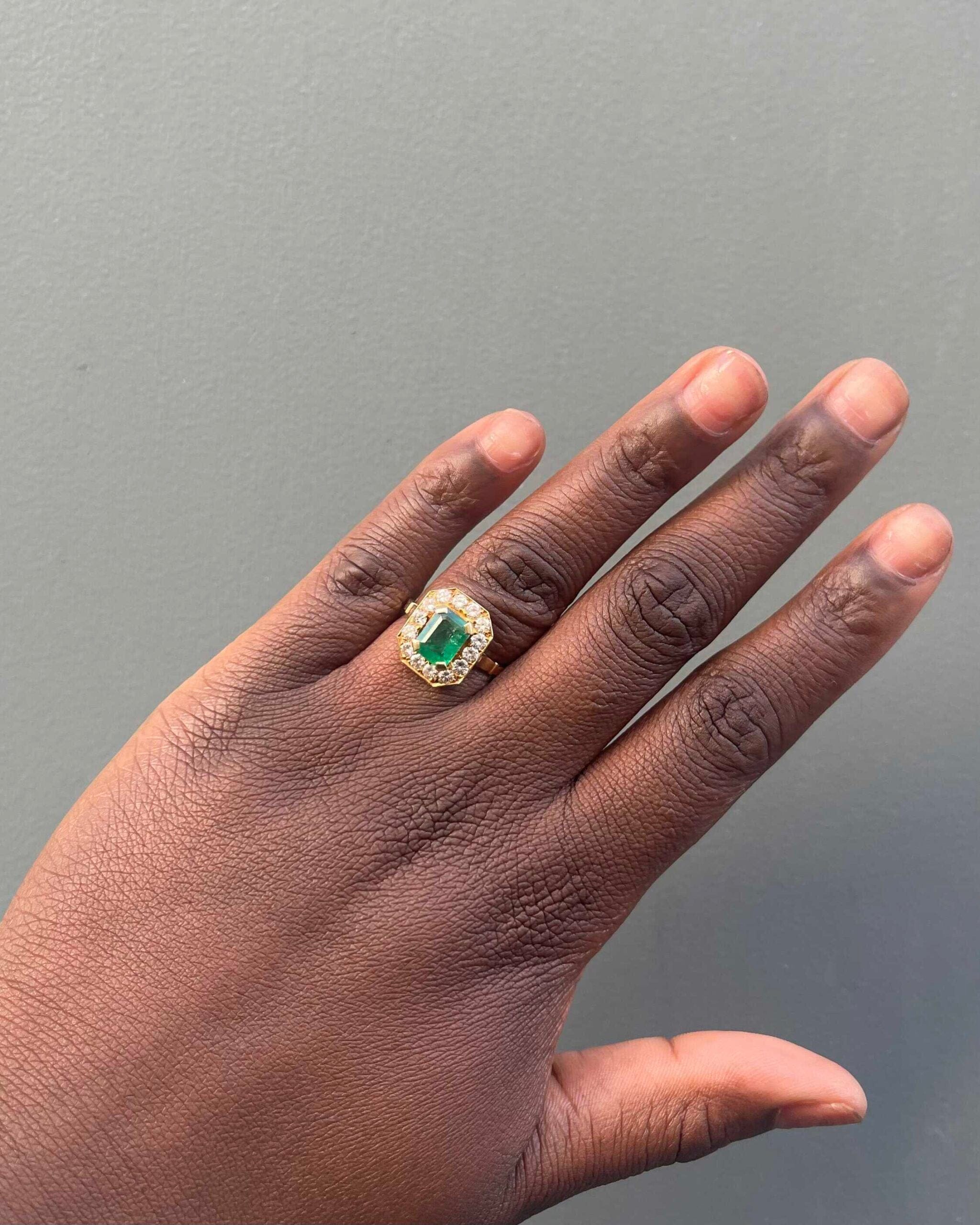 Bague Style Art-Déco Émeraude 1.50 carat & Diamants "Sofia" - Elliade Paris