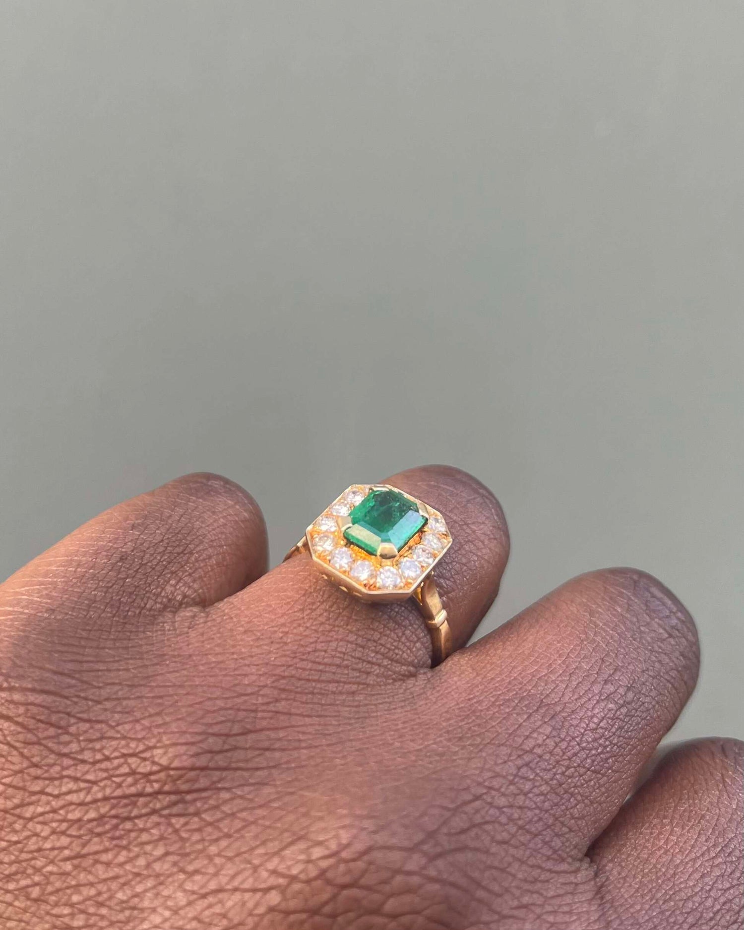 Bague Style Art-Déco Émeraude 1.50 carat & Diamants "Sofia"