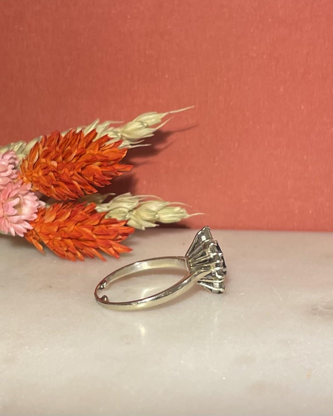 Bague Marguerite Saphir 0.65 Carat & Diamants 0.80 Carat "Yenna"