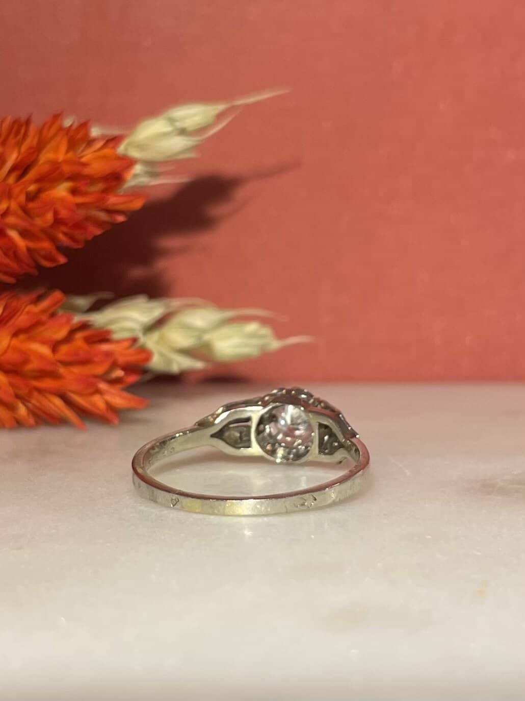 Bague Solitaire Art-Deco Diamant central 0.35 carat & Diamants "Malia"