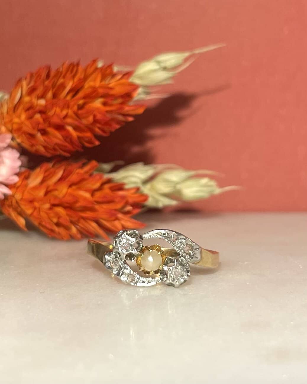 Bague Tourbillon Art-Déco Perle et Diamants "Lénaelle" - Elliade Paris