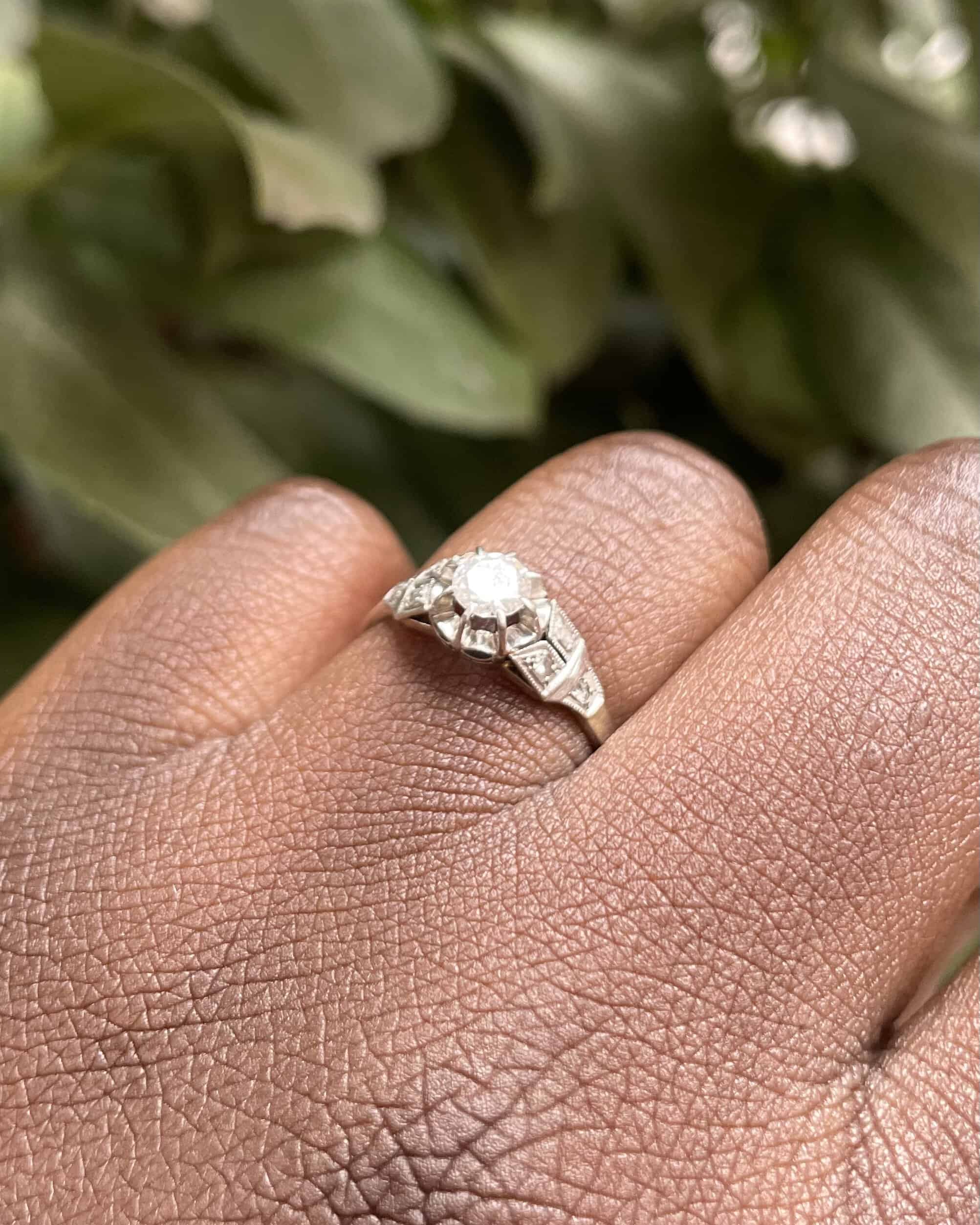 Bague Solitaire Art-Deco Diamant central 0.35 carat & Diamants "Malia" - Elliade Paris