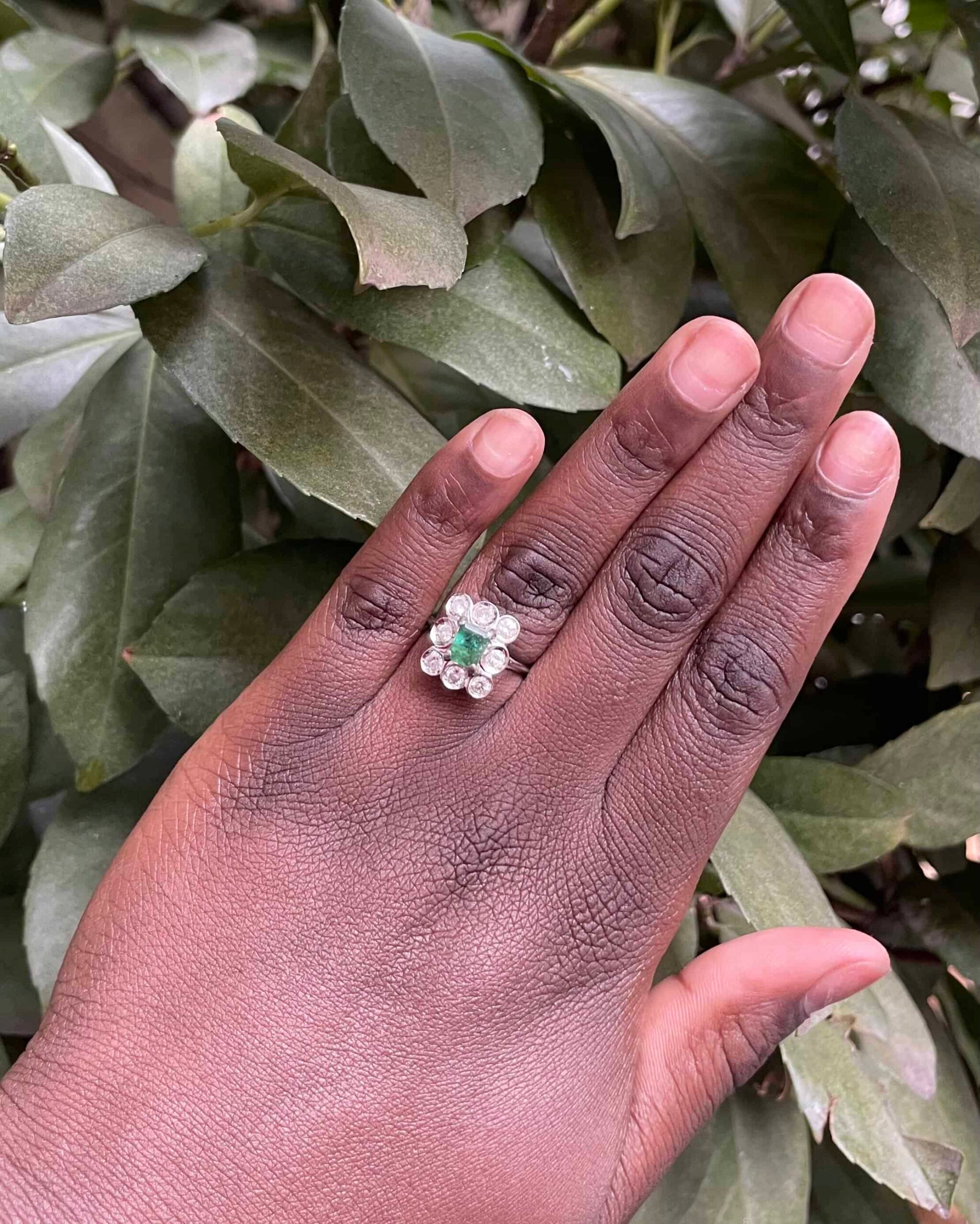 Bague Marguerite Émeraude 0.65 carat & Diamants "Éline"