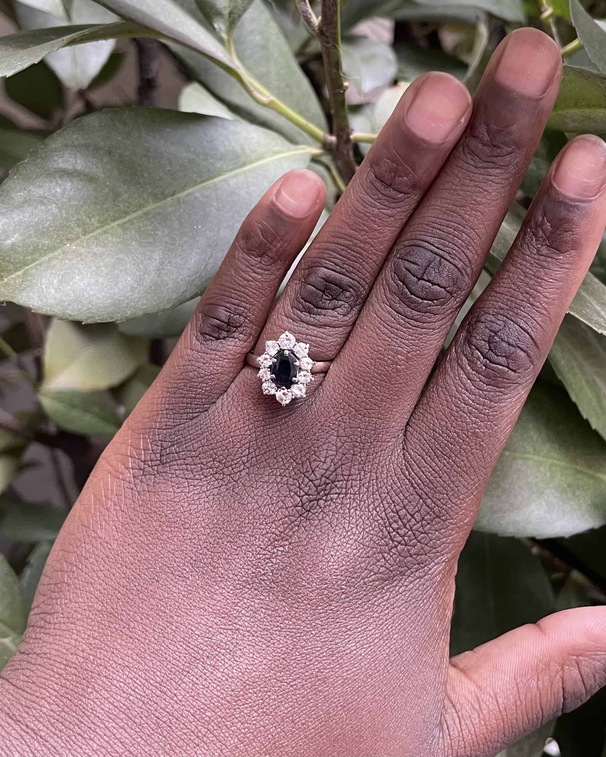 Bague Marguerite Saphir 0.65 Carat & Diamants 0.80 Carat "Yenna"