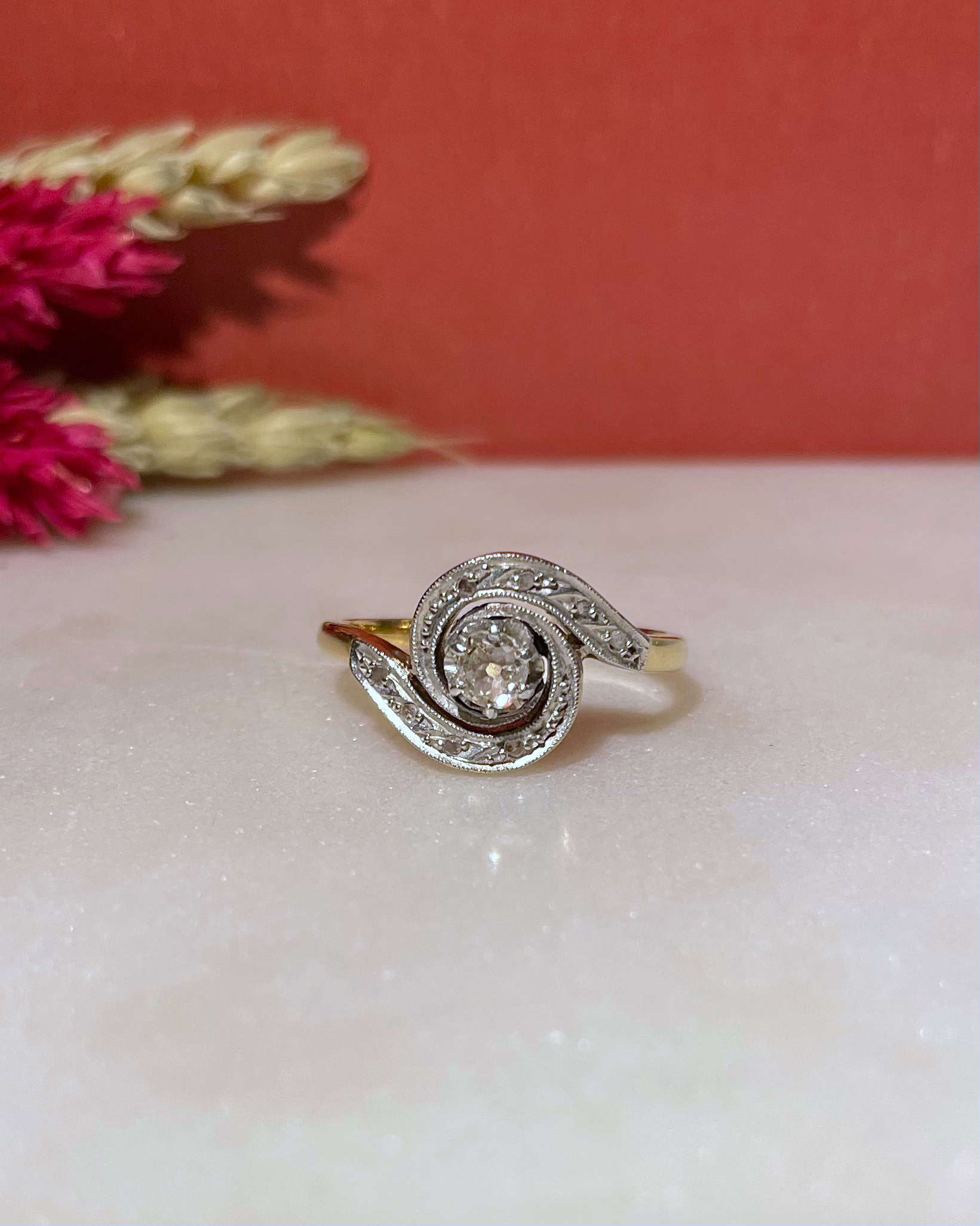 Bague Tourbillon Art-déco 9 Diamants "Mary" - Elliade Paris