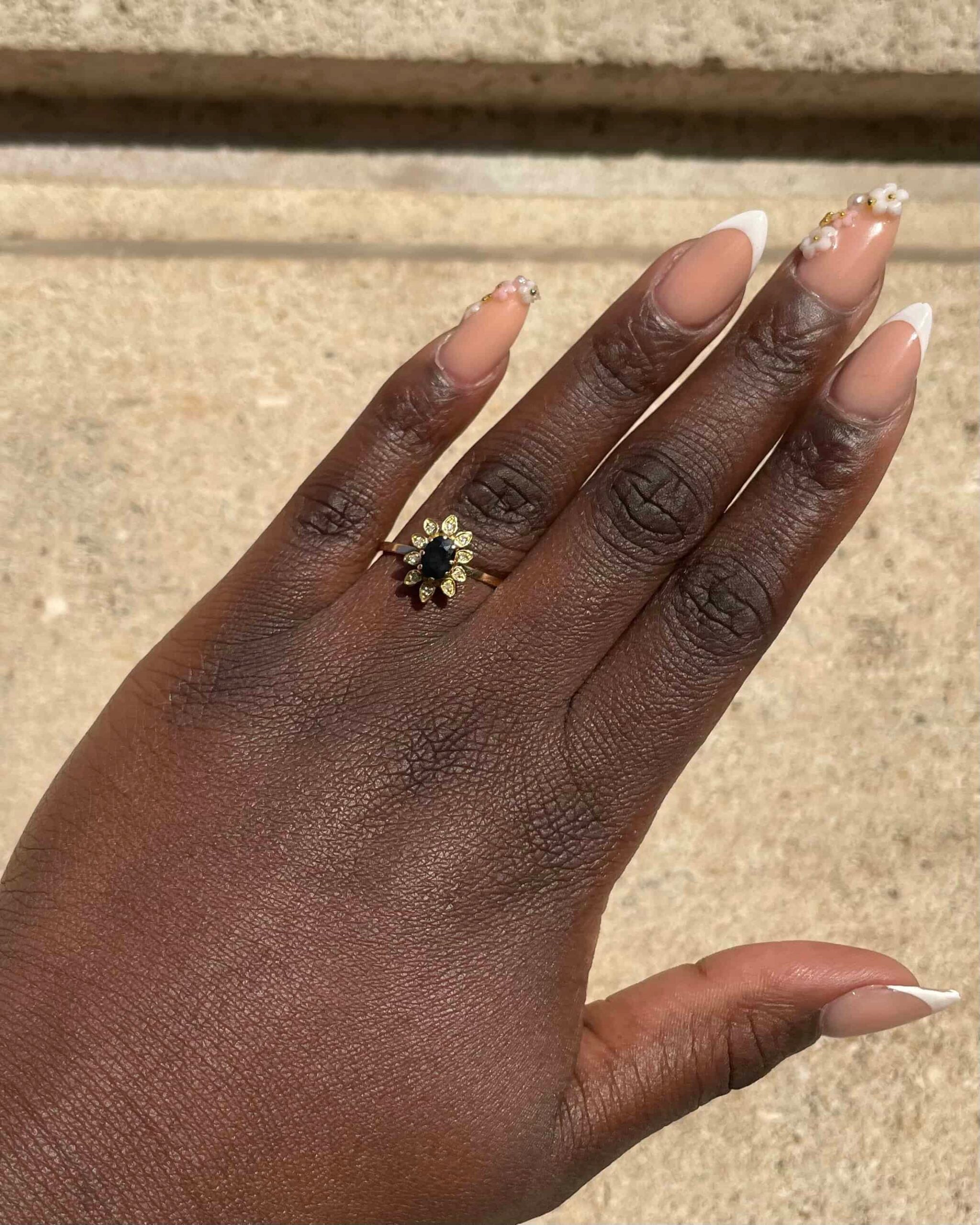Bague Marguerite Saphir 0.85 carat & 10 Diamants "Anaé"
