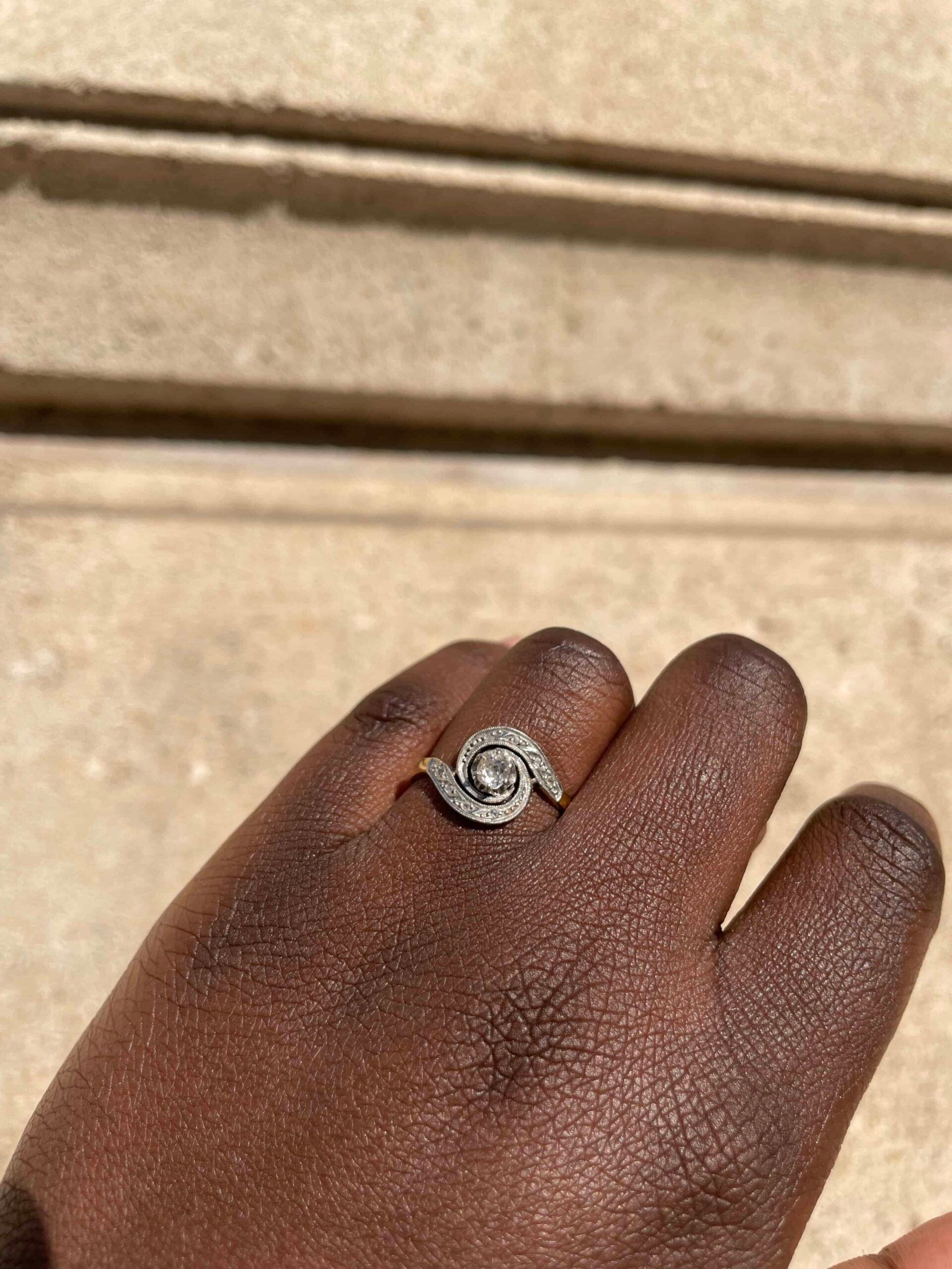 Bague Tourbillon Art-déco 9 Diamants "Mary" - Elliade Paris