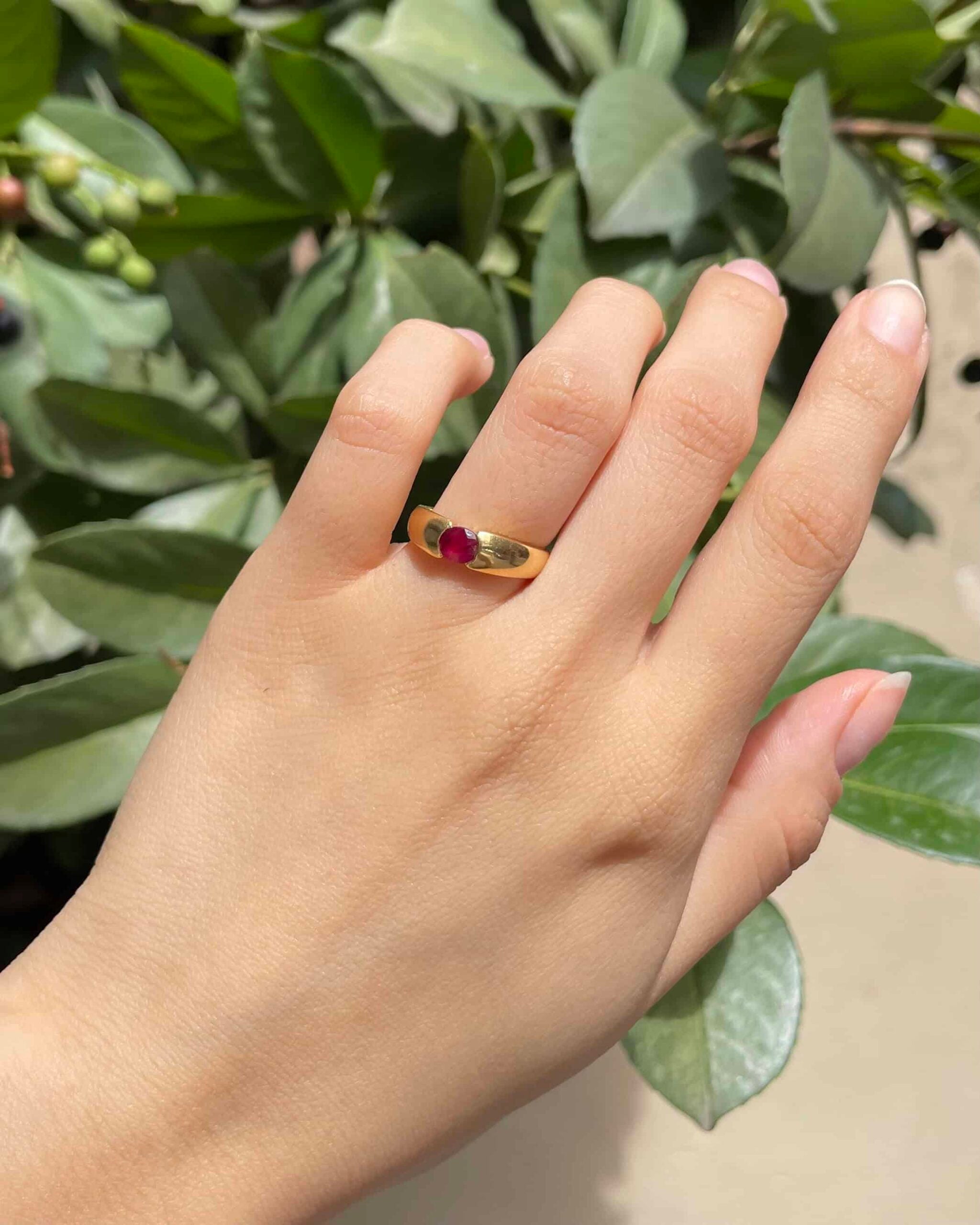 Anillo brazalete de rubí "Trisha"