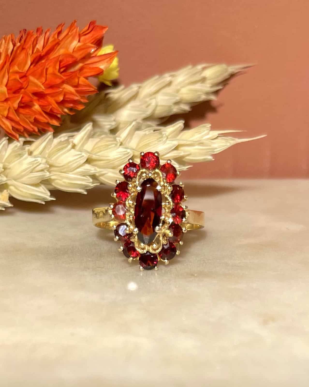 Bague Marguerite Marquise Grenats 2.11 carats "Nicole"