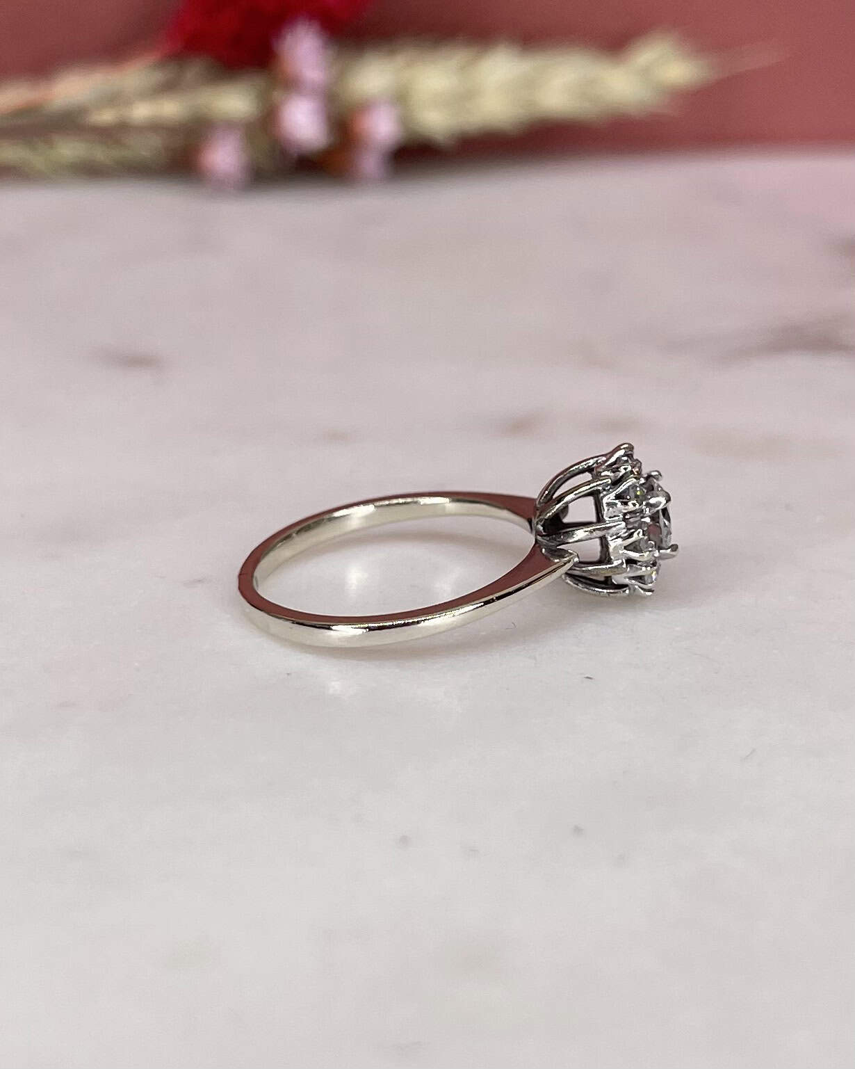 Bague Vintage Marguerite Diamants 0.65 carat "Leah"