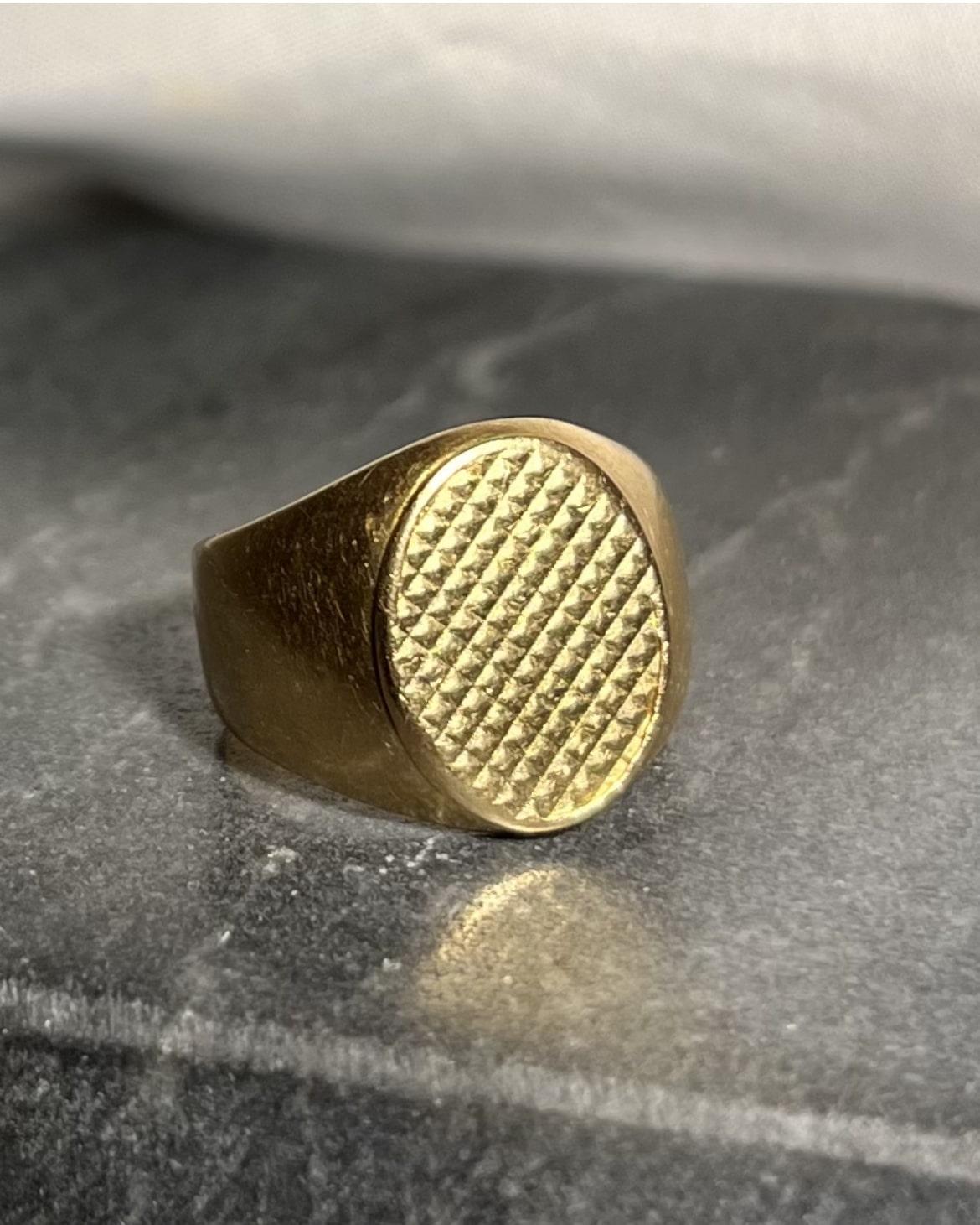 Vintage yellow gold signet ring "Angelina"