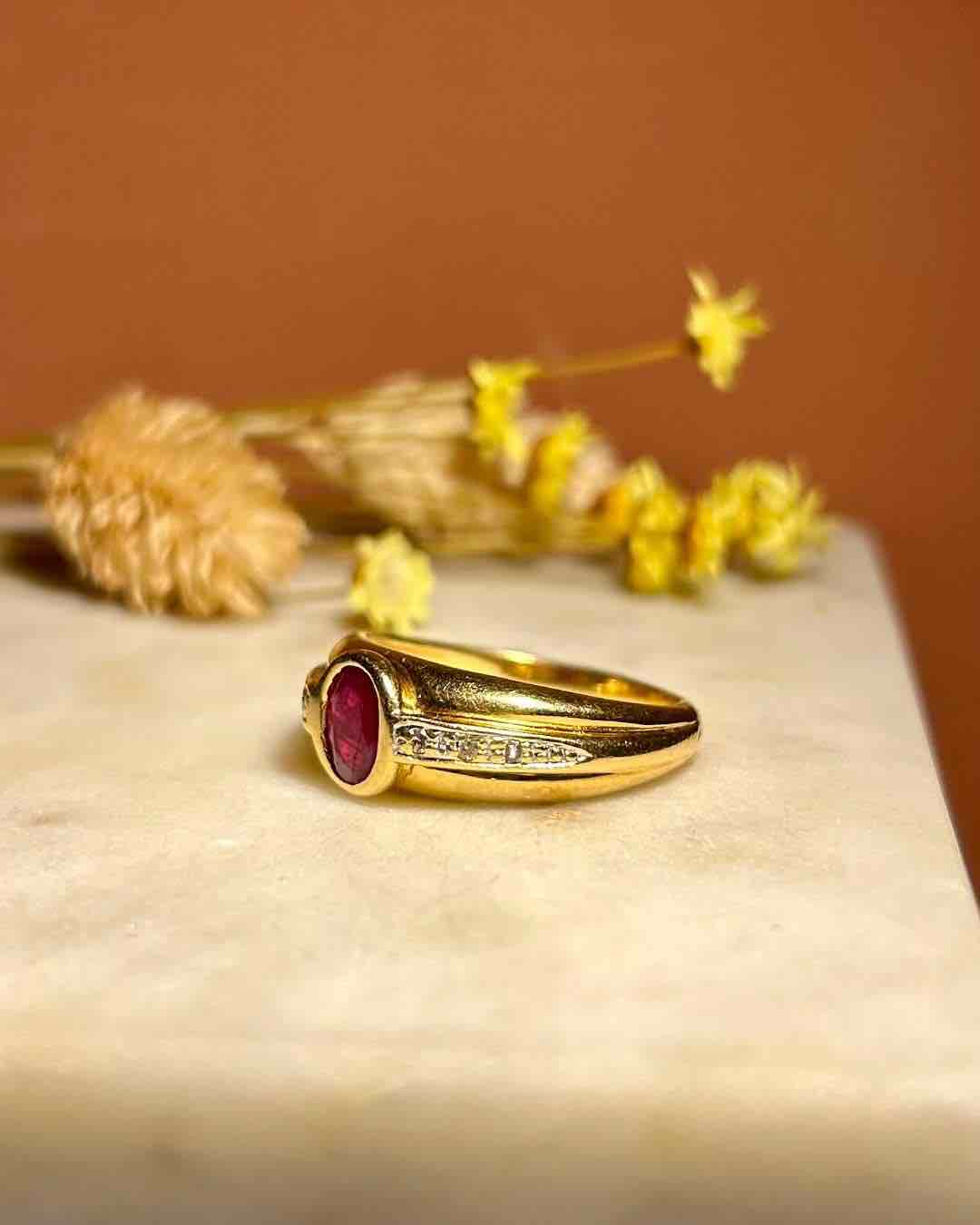 Anillo brazalete de diamantes y rubíes "Ilia"