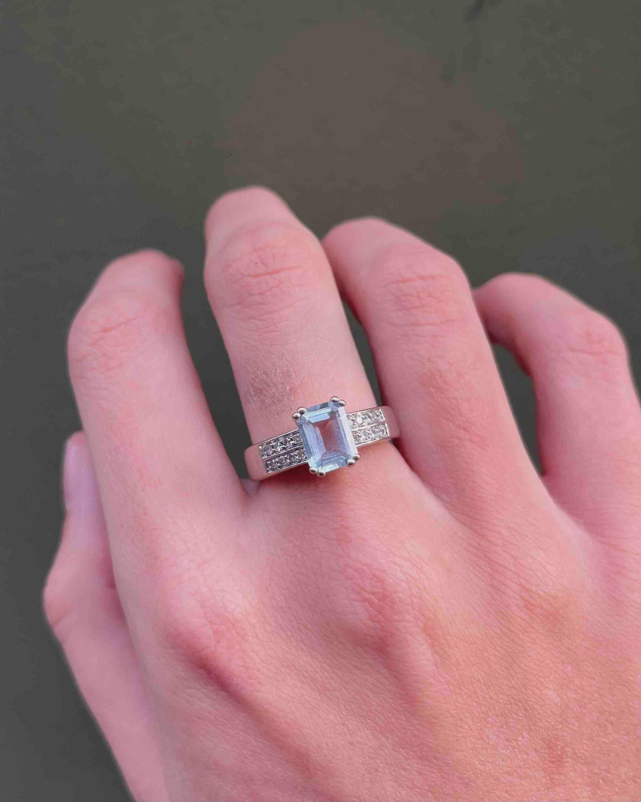 Bague Jonc Aigue-Marine & 16 Diamants "Maïlyne"