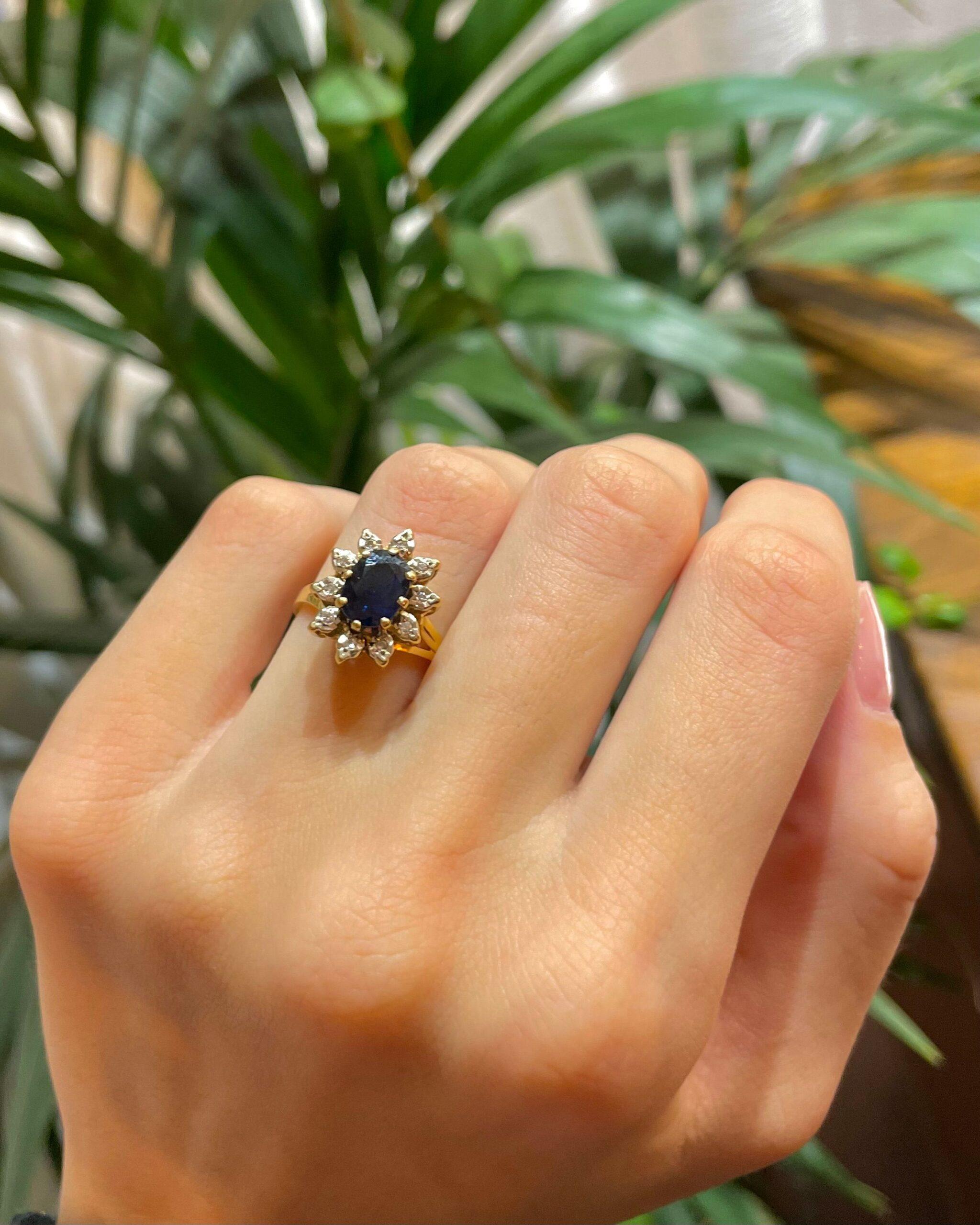 Anillo "Kiara" con margaritas de zafiro y diamantes