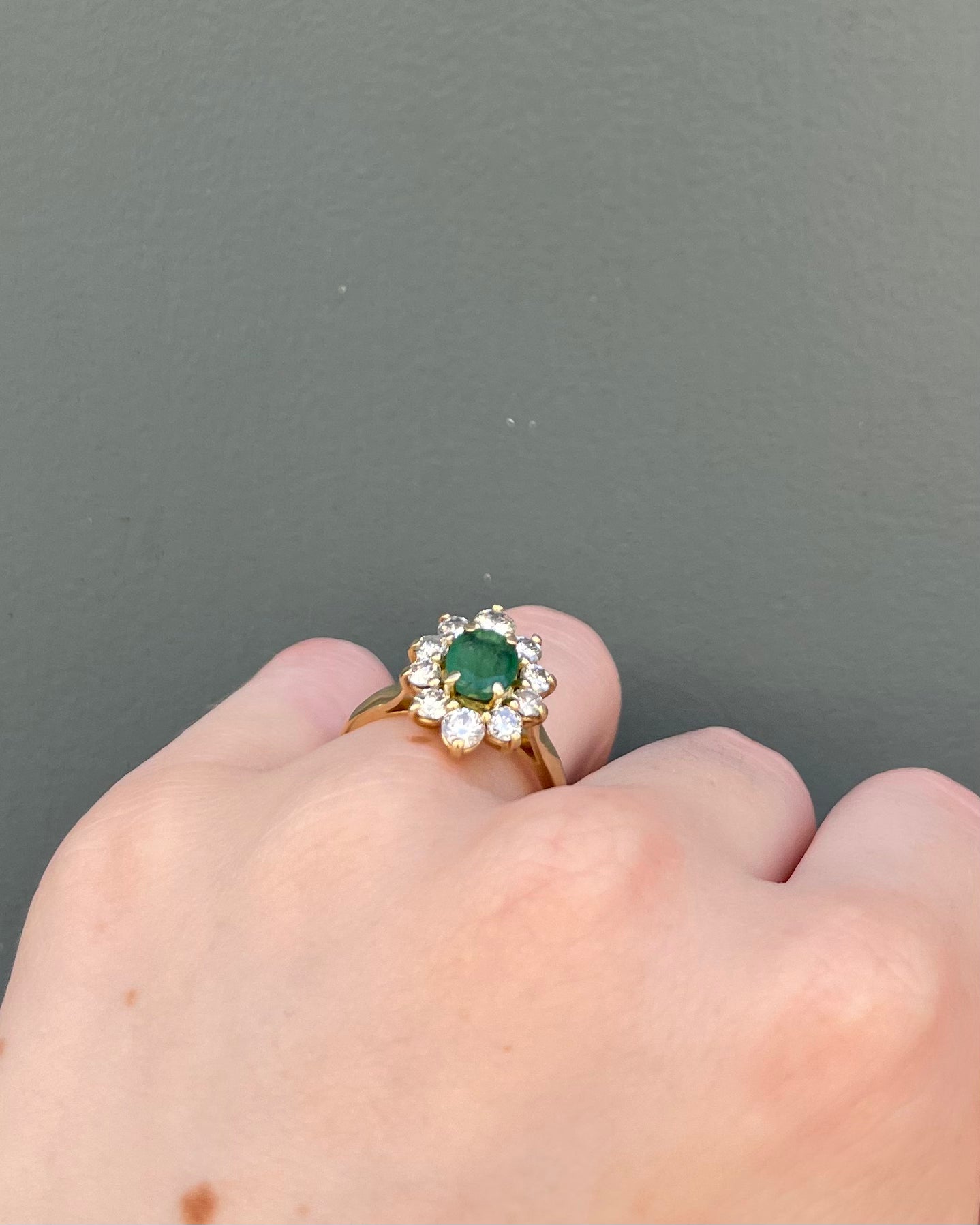 Marguerite Emerald 0.75 carat & Diamonds 0.92 carat "Giulia" Ring