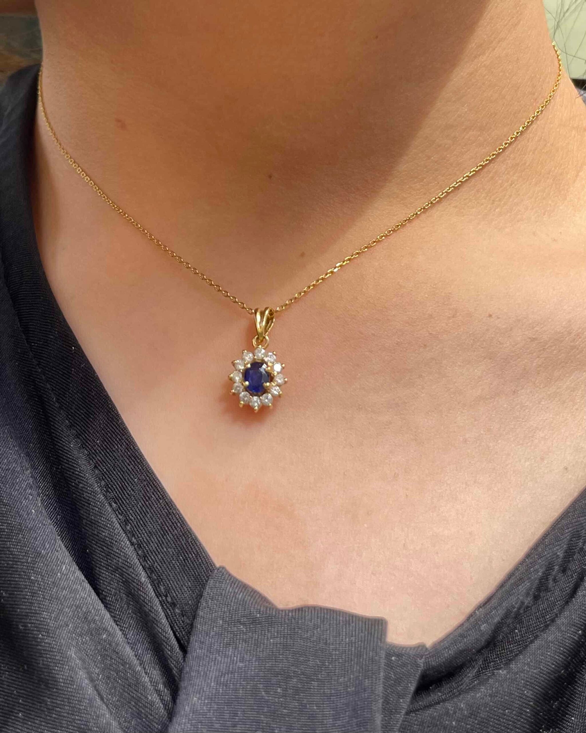 Colgante de margarita de zafiro y diamantes “Harry”