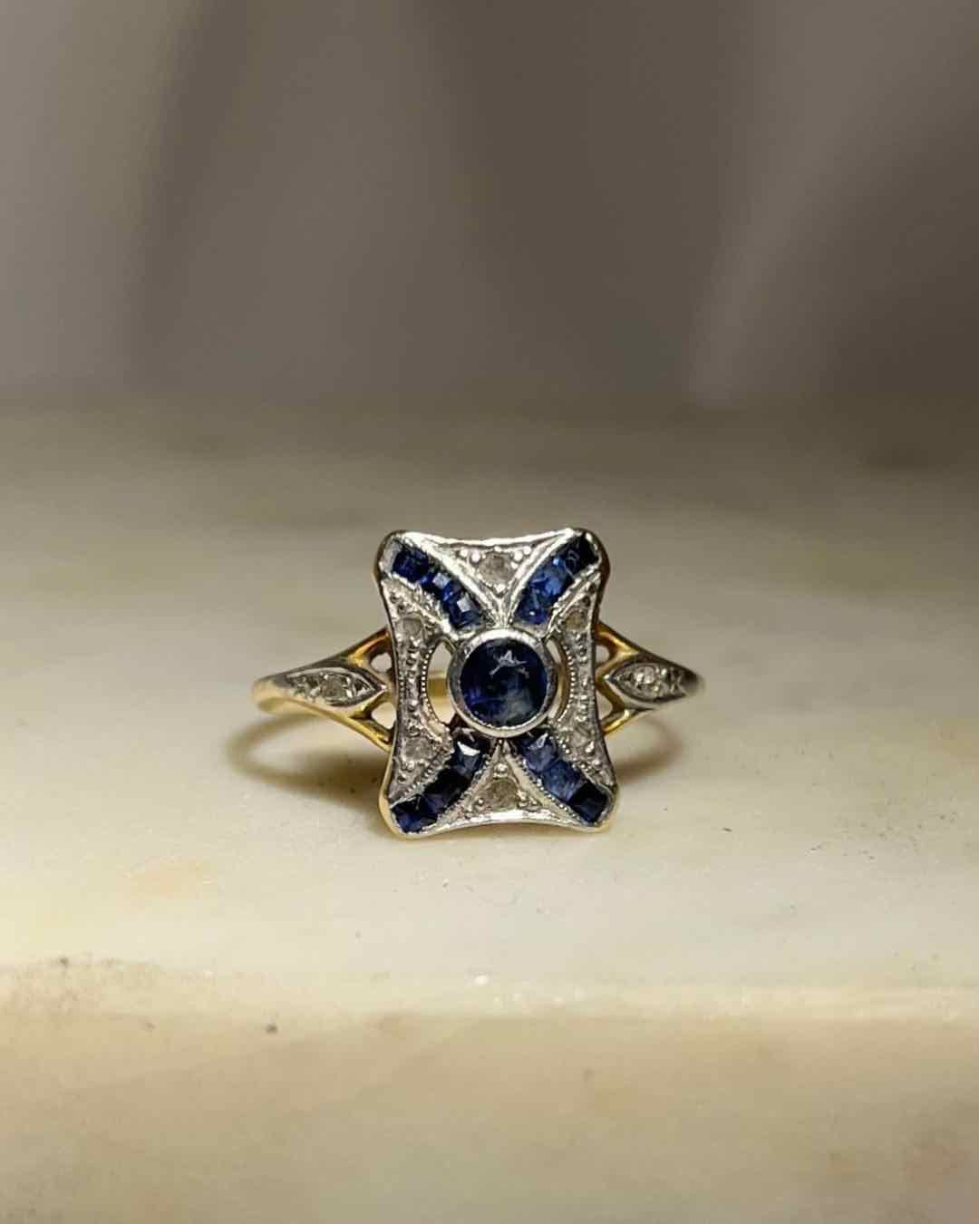 Art Deco Sapphire and Diamond Ring "Simone"