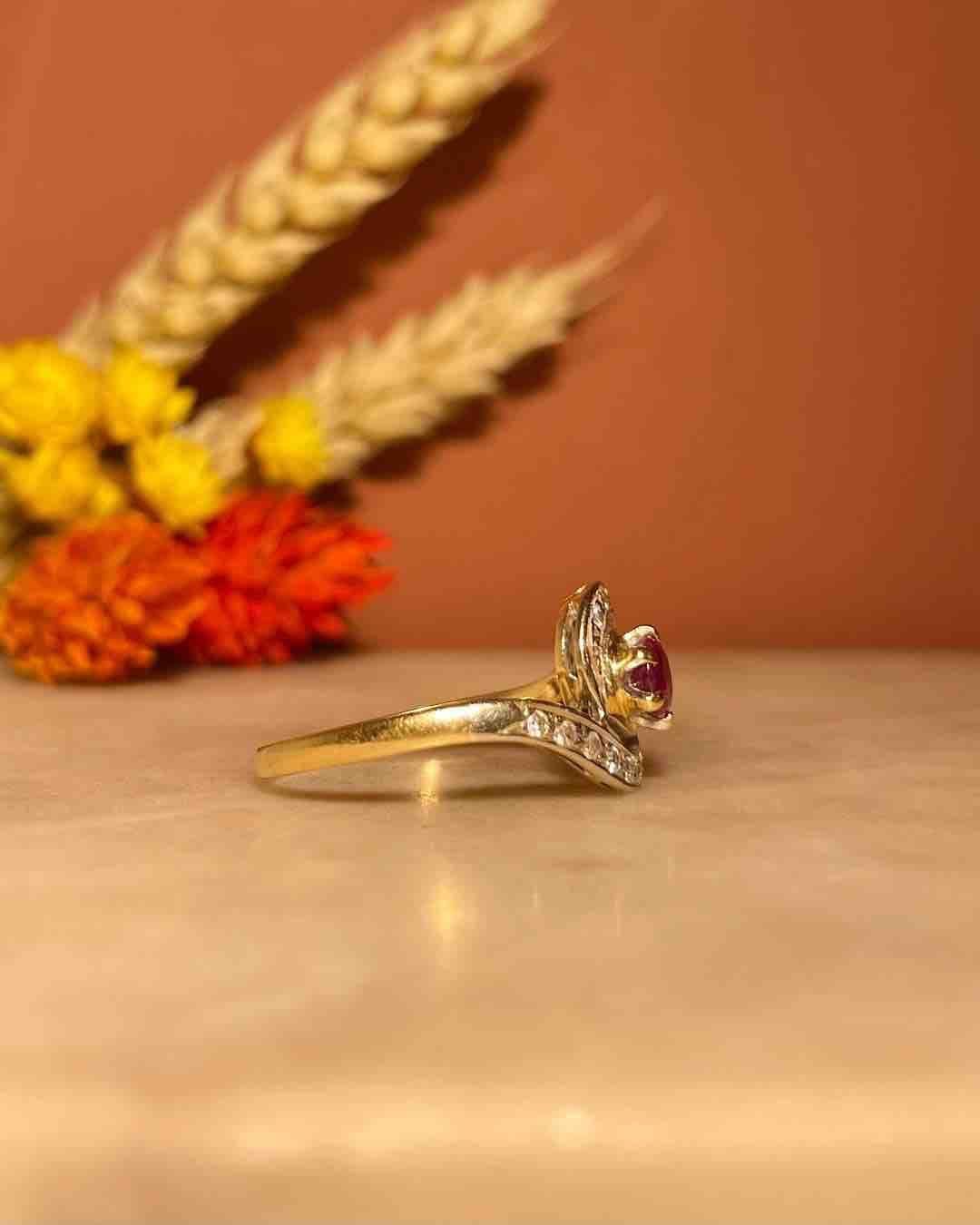 Anillo "Azaylie" con tourbillon de 14 diamantes y rubí de 0,40 quilates