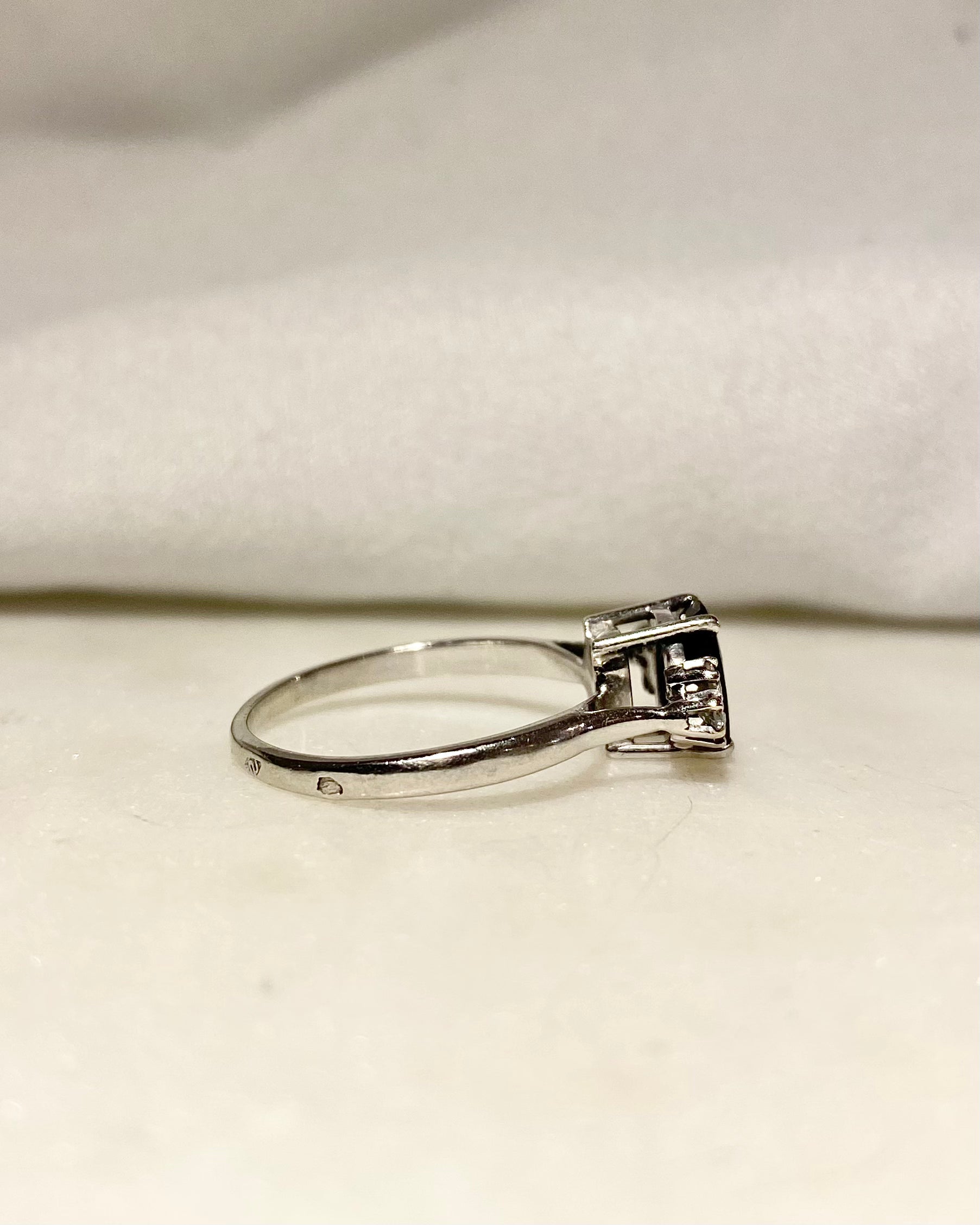 Bague Trilogie Saphir 1.10 carat & Diamants "Charlotte"