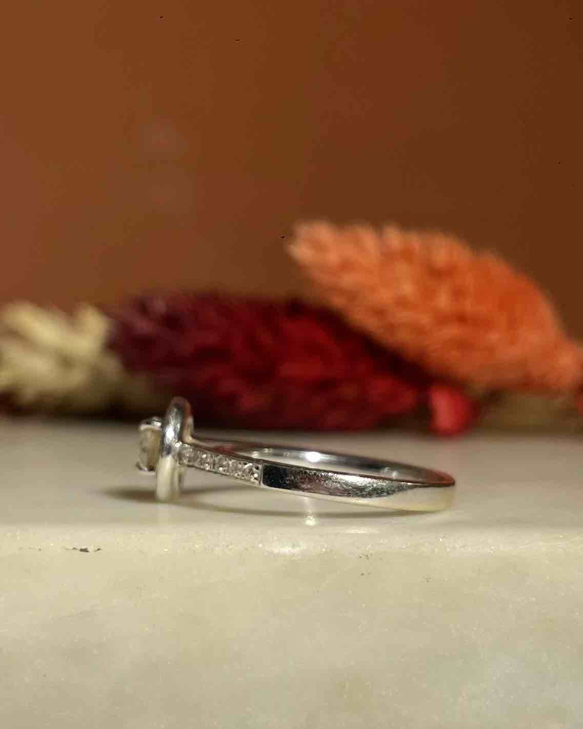 Anillo estilo Art Déco con 28 diamantes "Valencia"