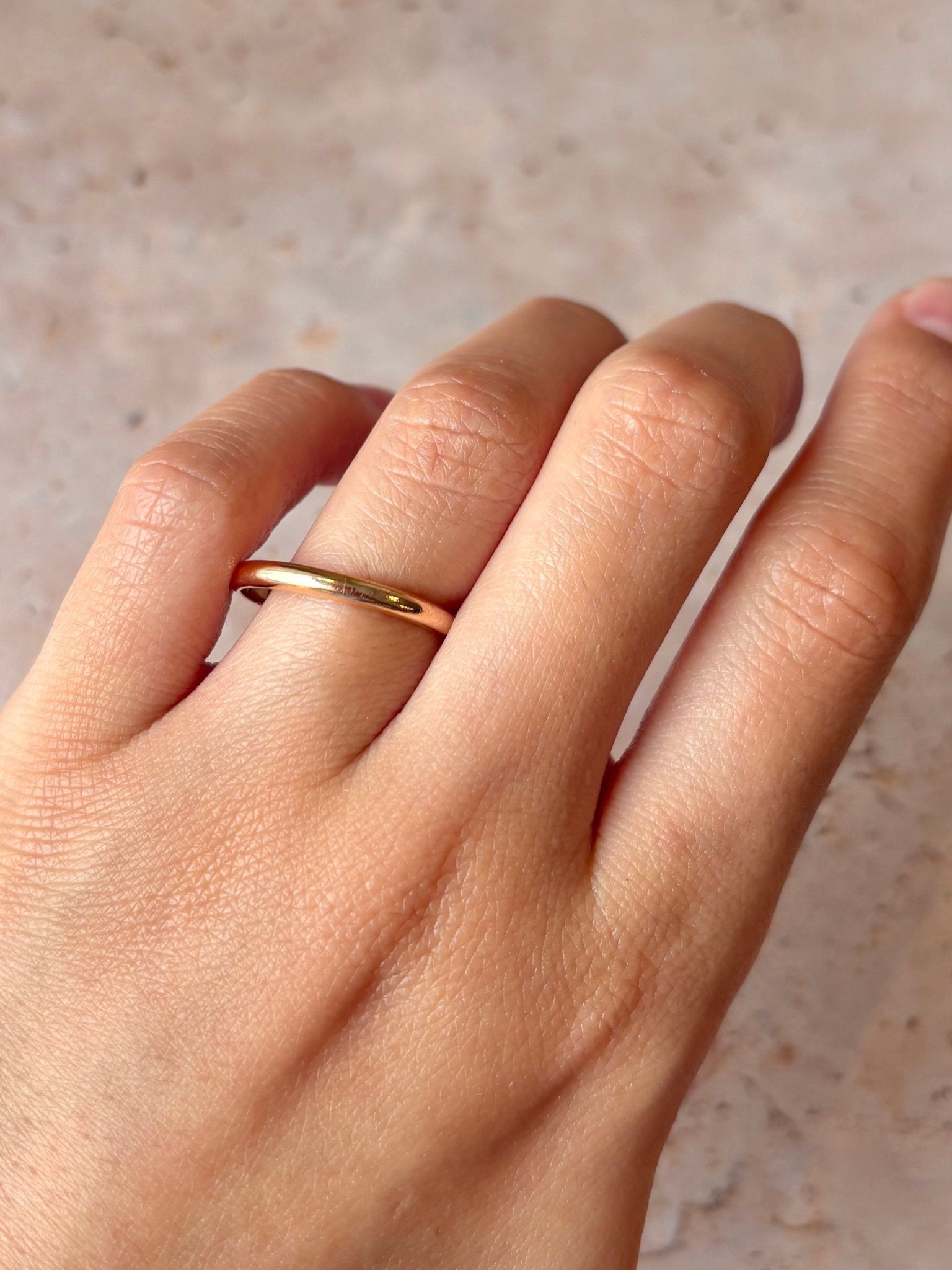 Alliance Or Jaune 18 carats 2.4mm "Jonas" - Elliade Paris