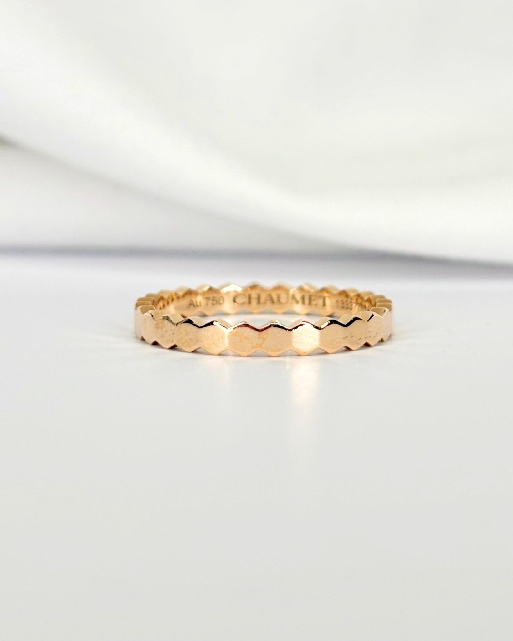 Alliance Or Jaune Signée Chaumet "Bee" - Elliade Paris