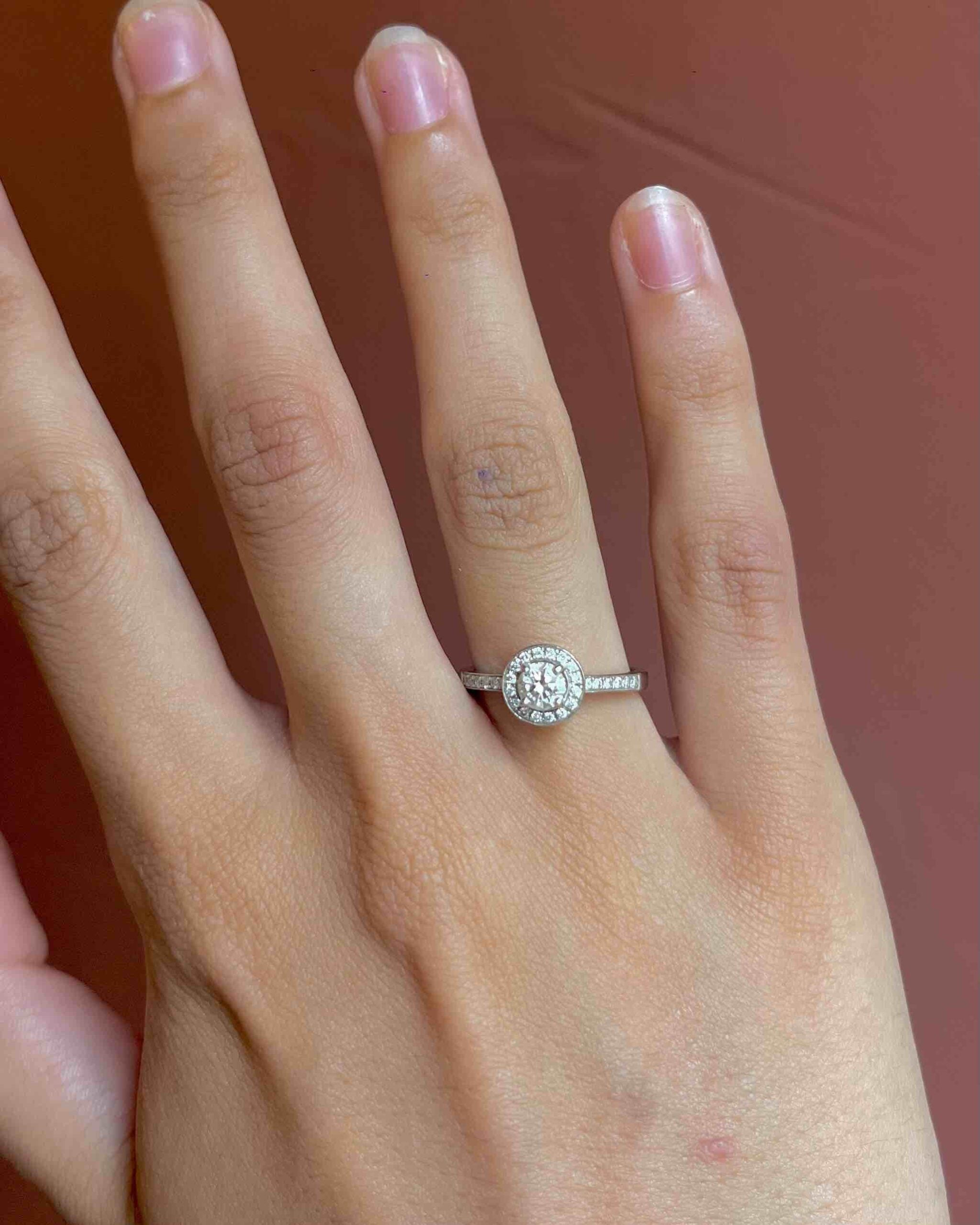 Anillo estilo Art Déco con 28 diamantes "Valencia"