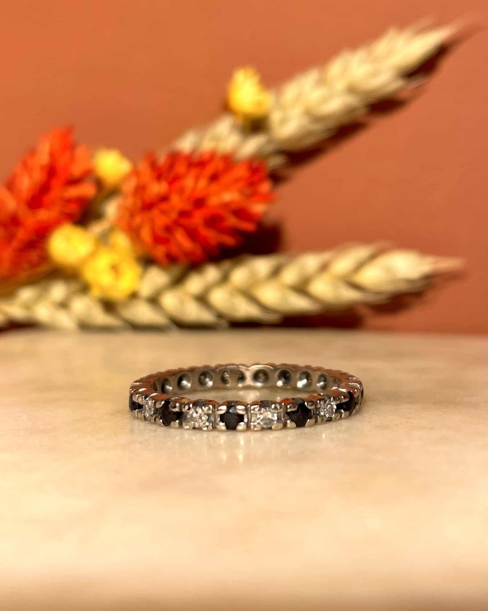 Alianza de bodas "Galia" de zafiro americano y diamantes