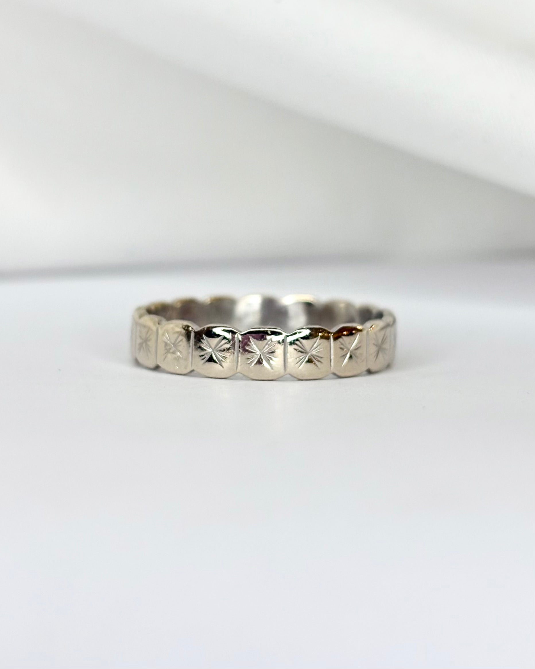 Alliance Or Gris 18 carats "Domitille"